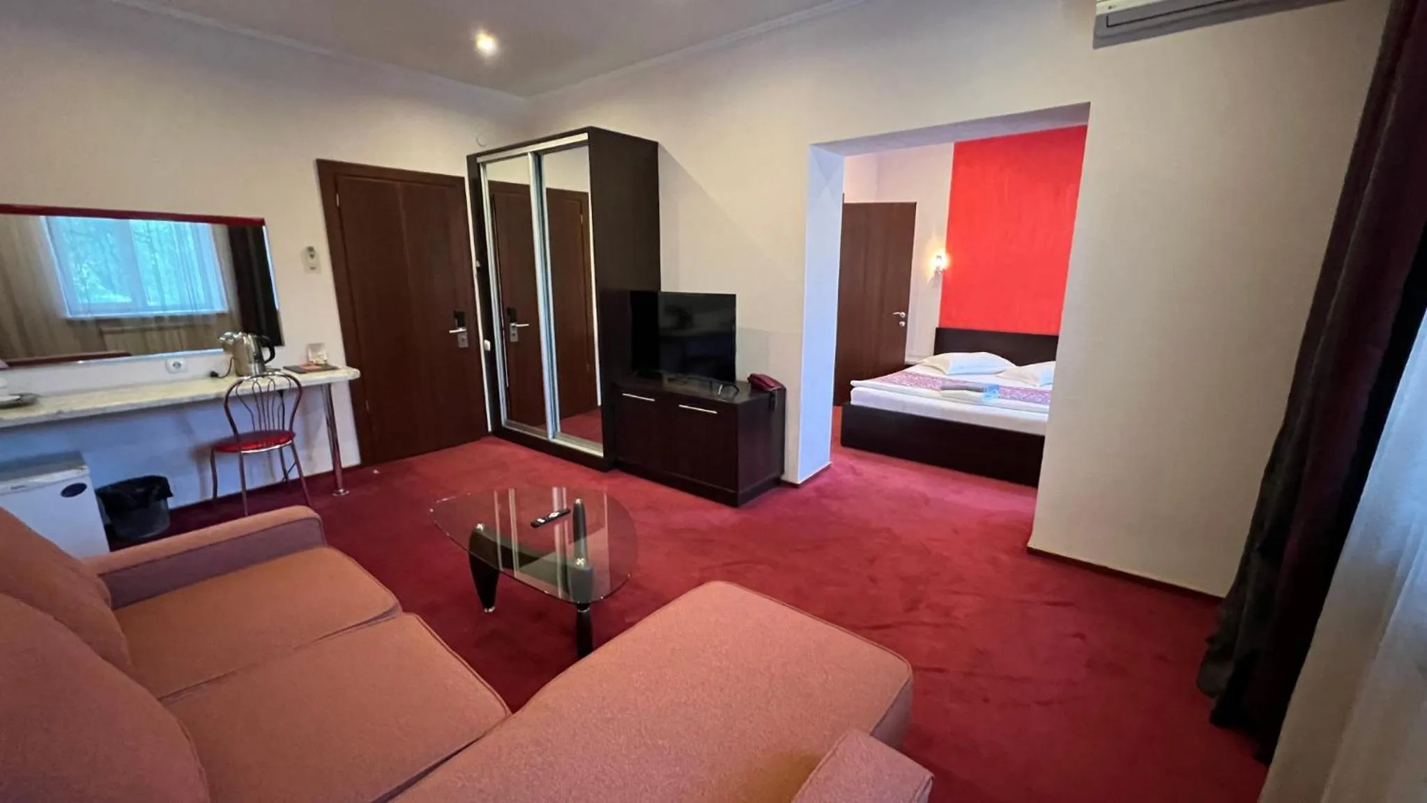 Photo of the whole room, Bed in JEPPESEN RESIDENCE