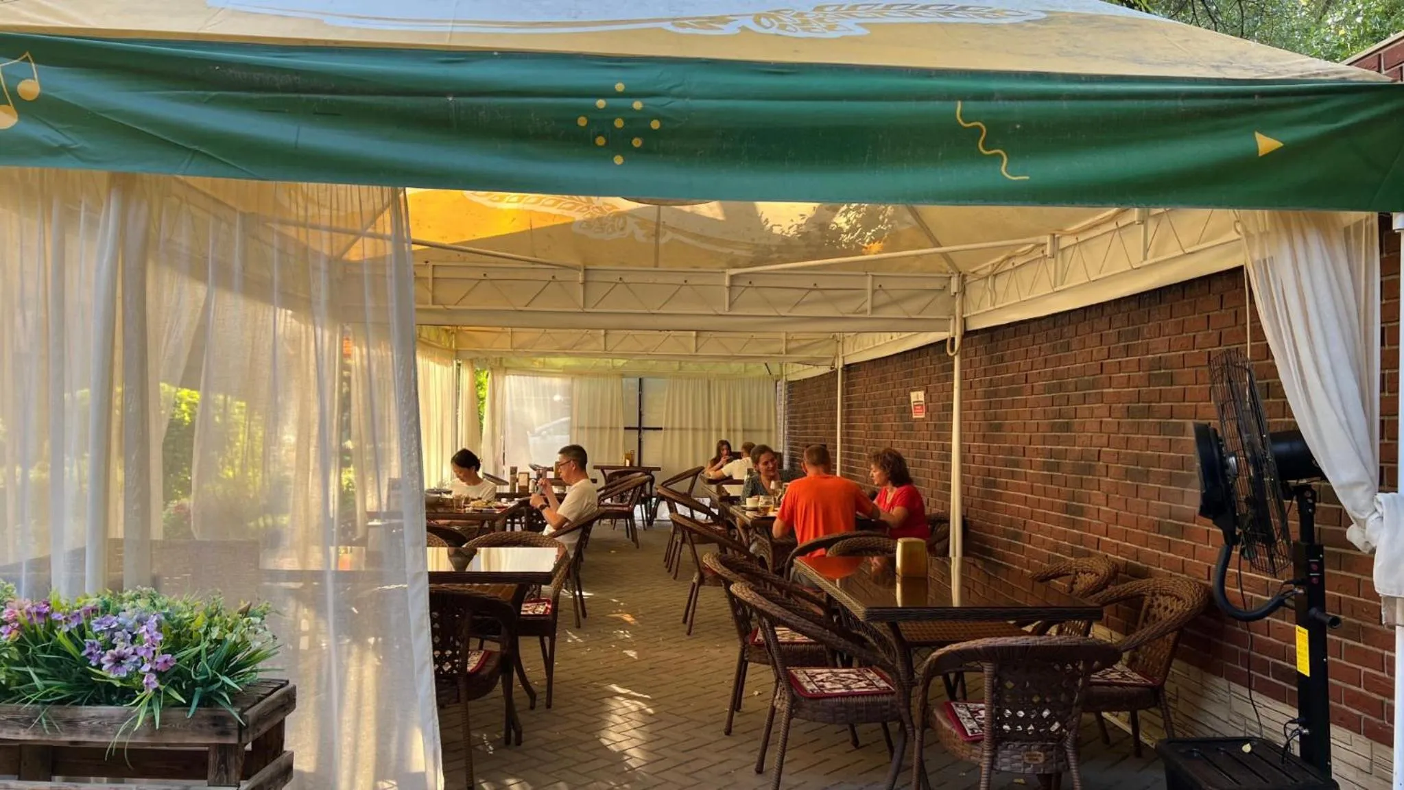 Restaurant/places to eat in JEPPESEN RESIDENCE