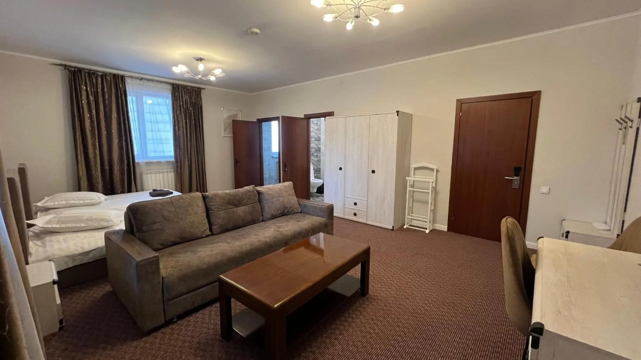 Photo of the whole room in JEPPESEN RESIDENCE