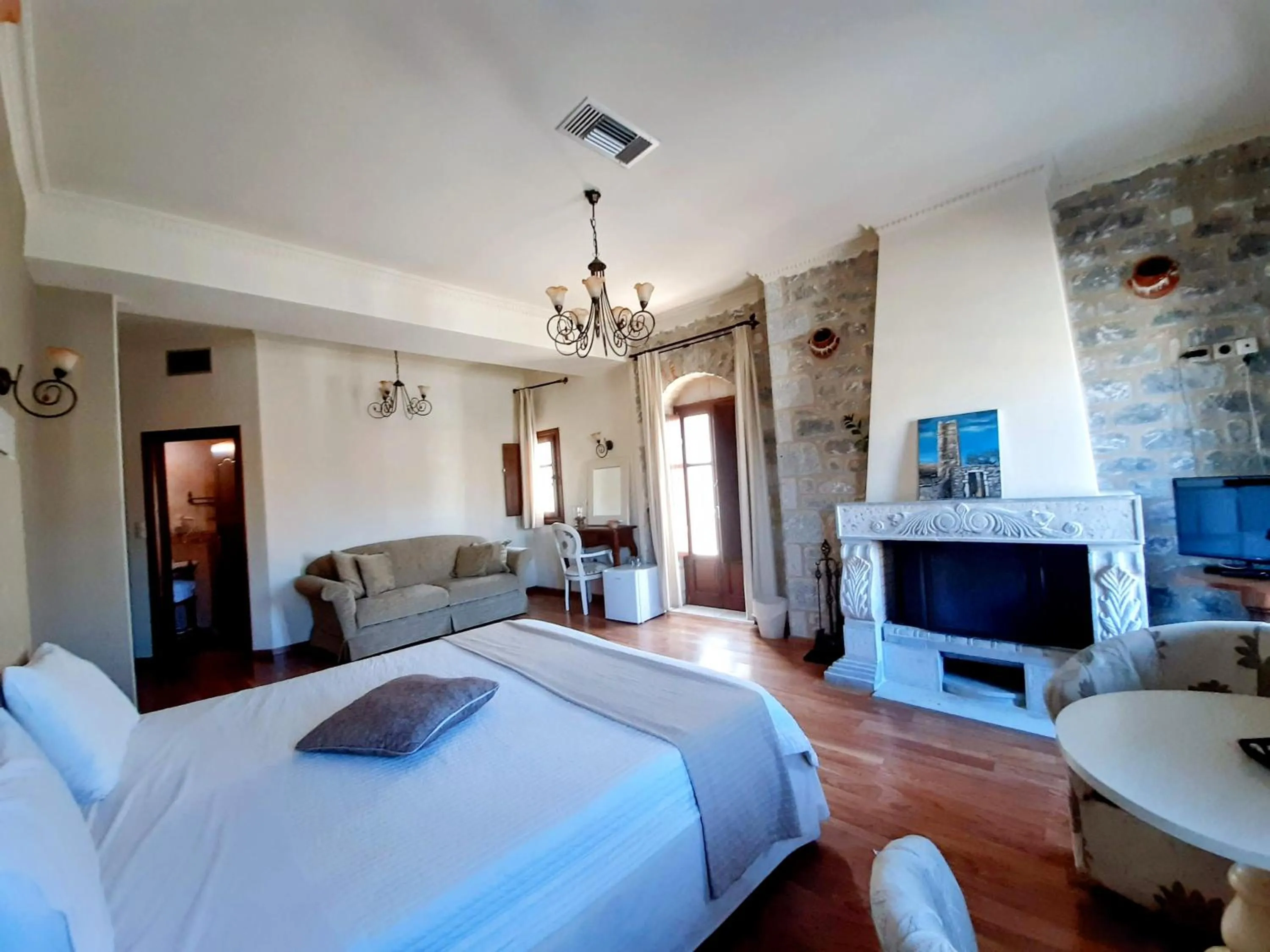 Photo of the whole room, Bed in Areos Polis Boutique Hotel