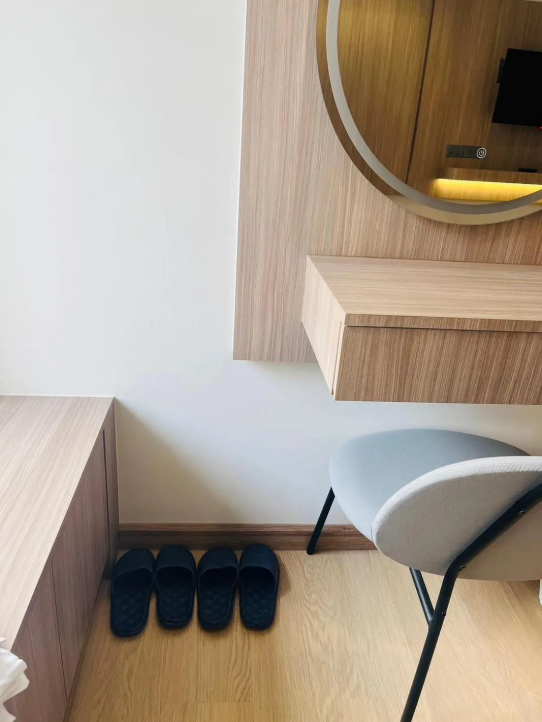 wardrobe in New Siam II