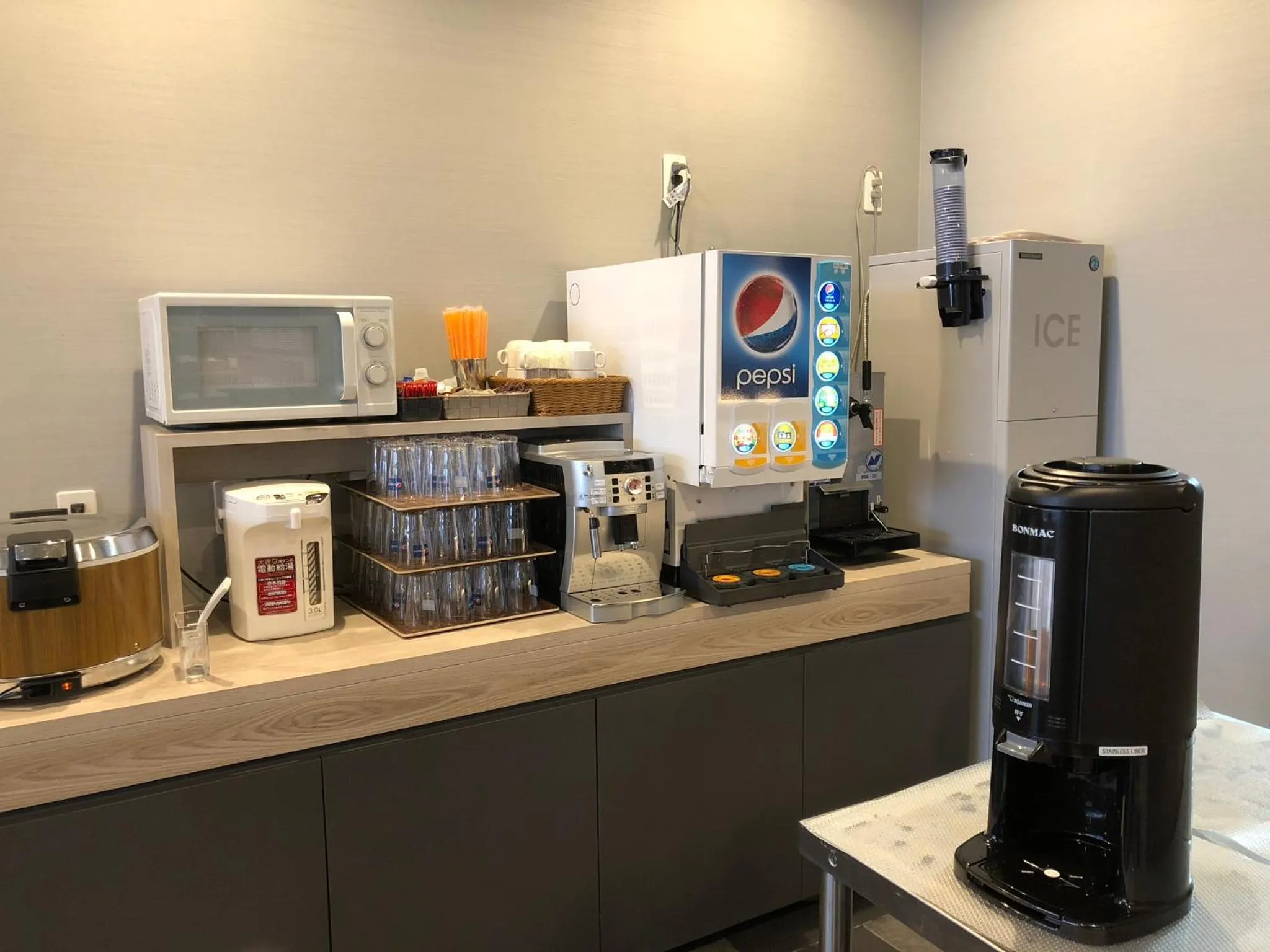 Restaurant/places to eat in Kuretake Inn Osaka Sakaisuji Honmachi