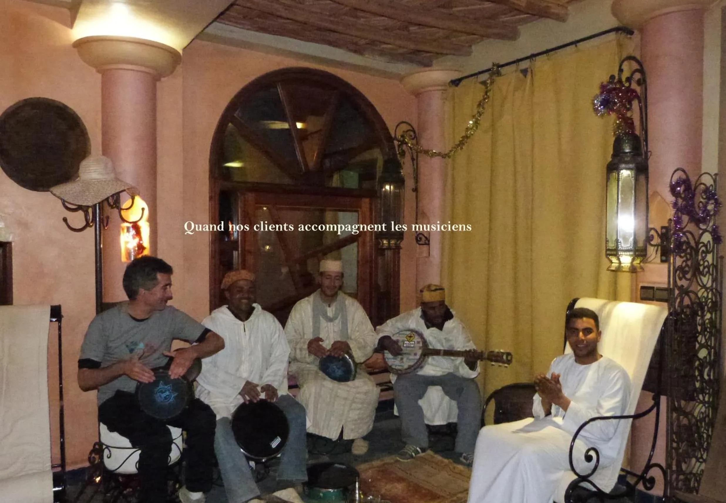 Evening entertainment in Sawadi Ecolodge