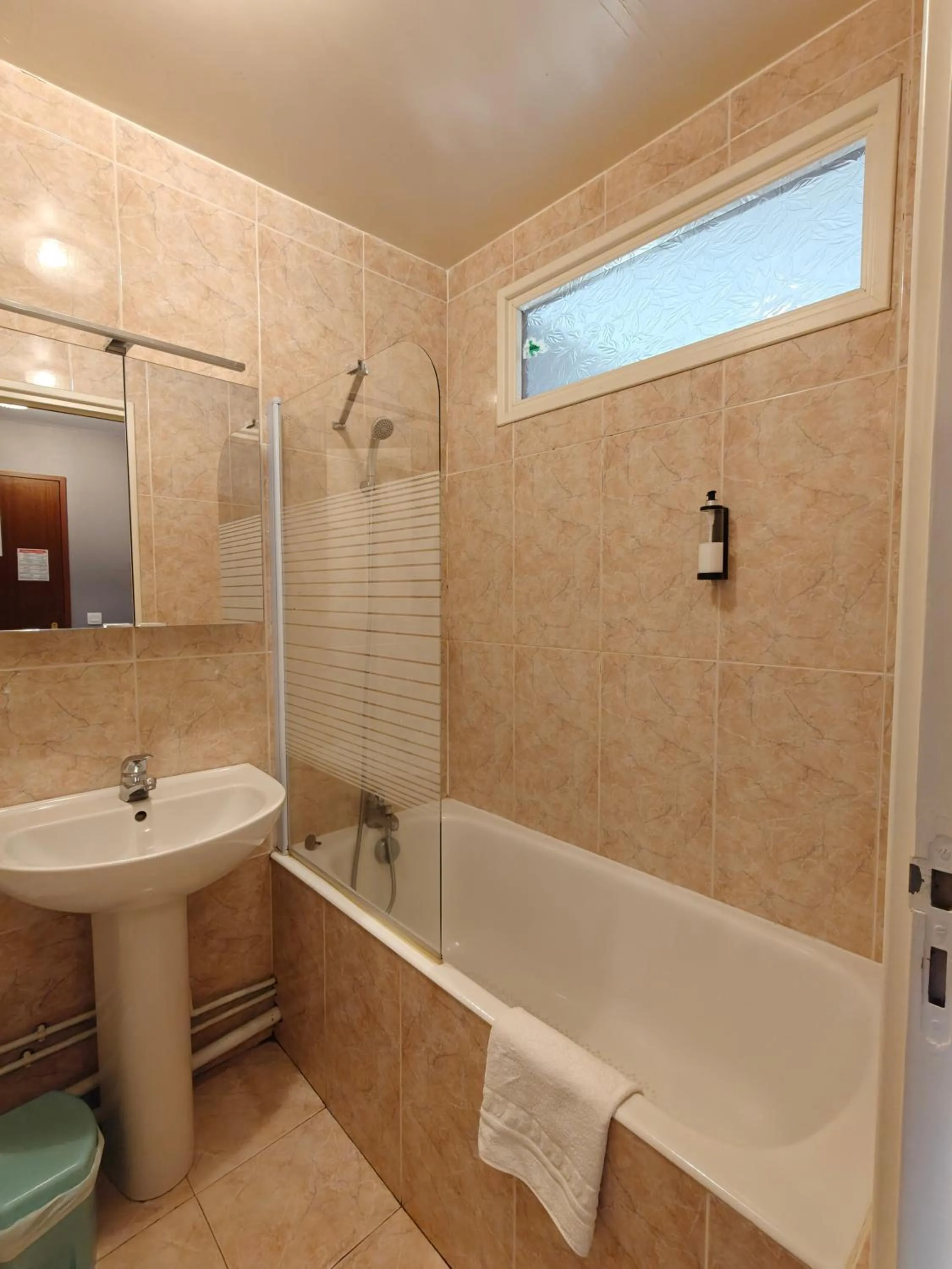 Bathroom in Le Catalan - Hôtel et appartements