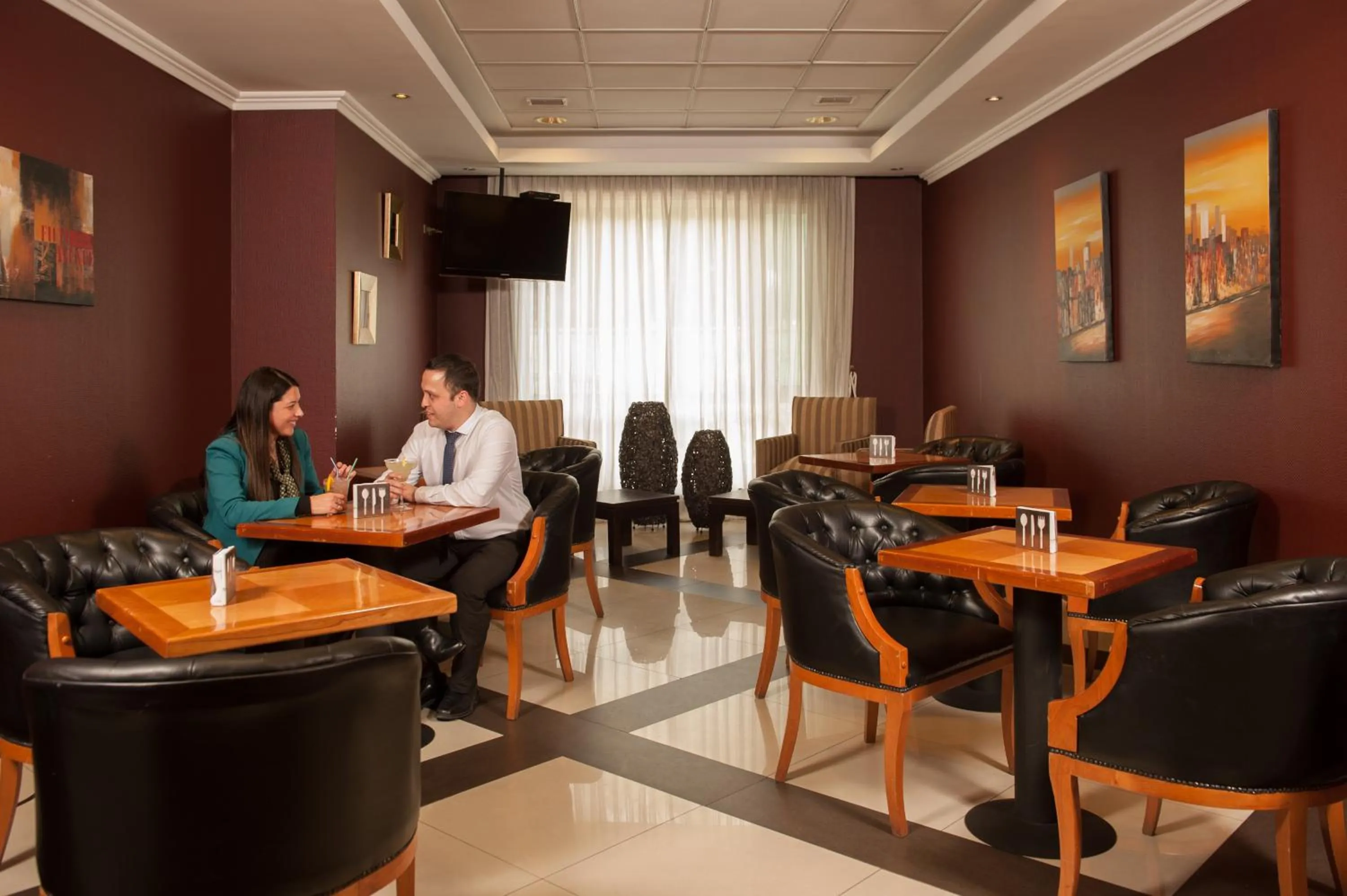 Restaurant/places to eat in Hotel Diego de Almagro Lomas Verdes