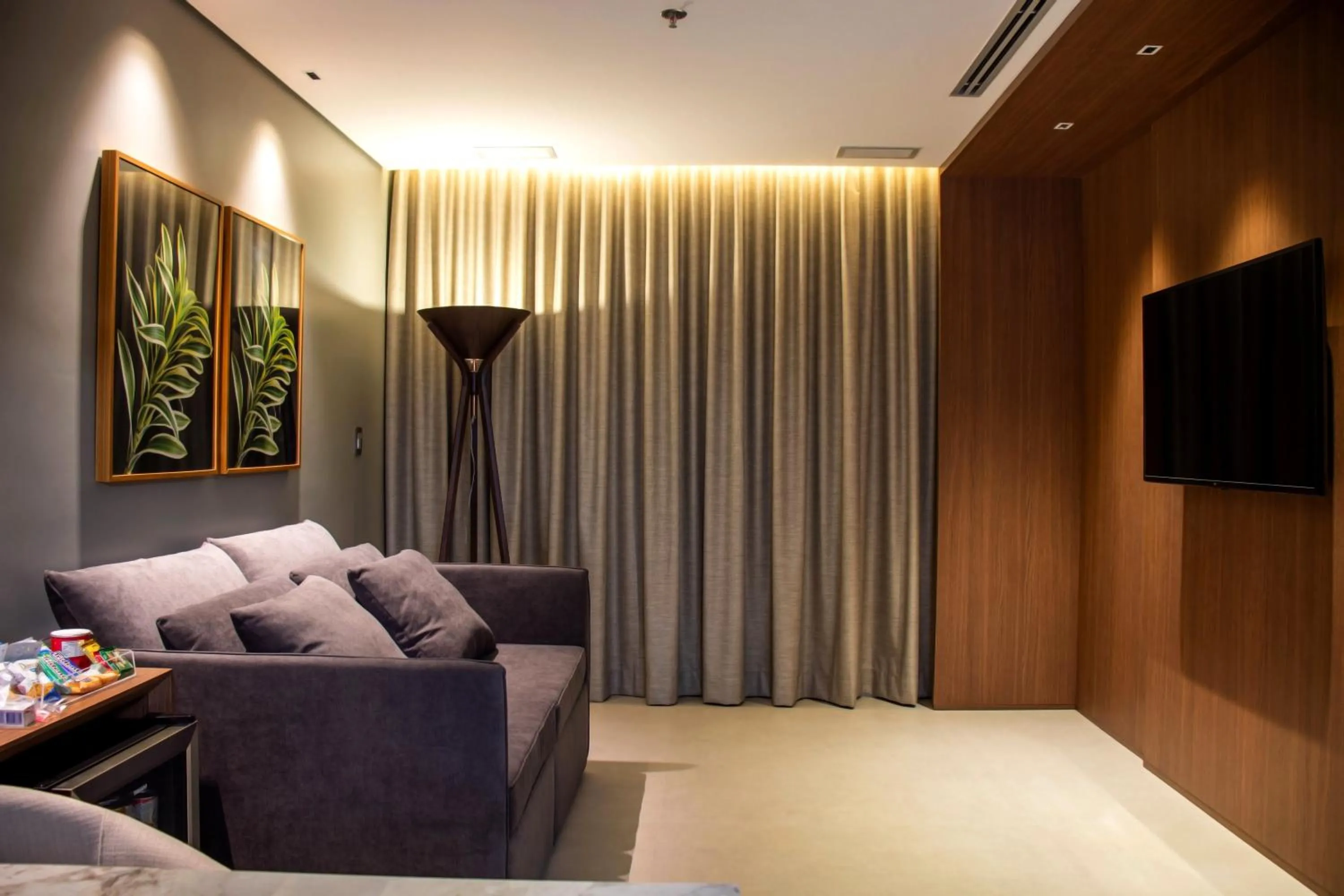 Communal lounge/ TV room in Amazon Taiamã Hotel