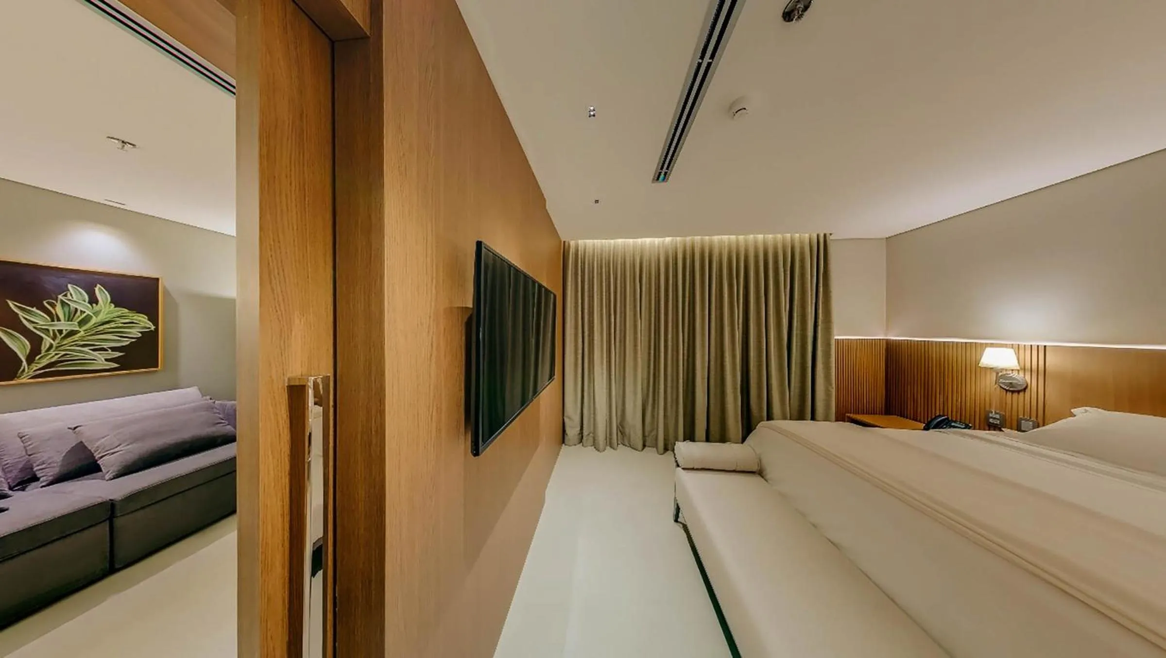 Communal lounge/ TV room, Bed in Amazon Taiamã Hotel