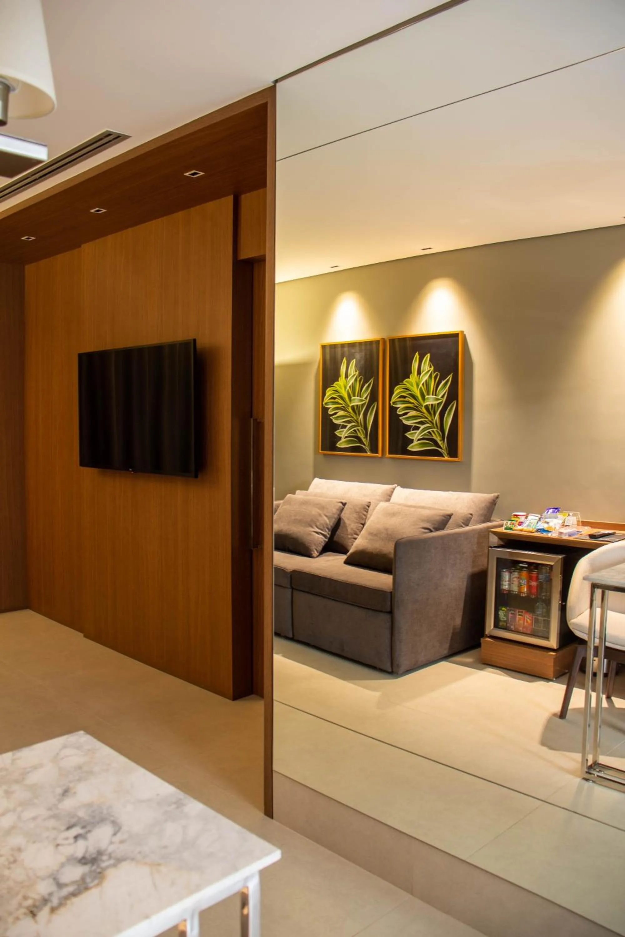 Communal lounge/ TV room in Amazon Taiamã Hotel