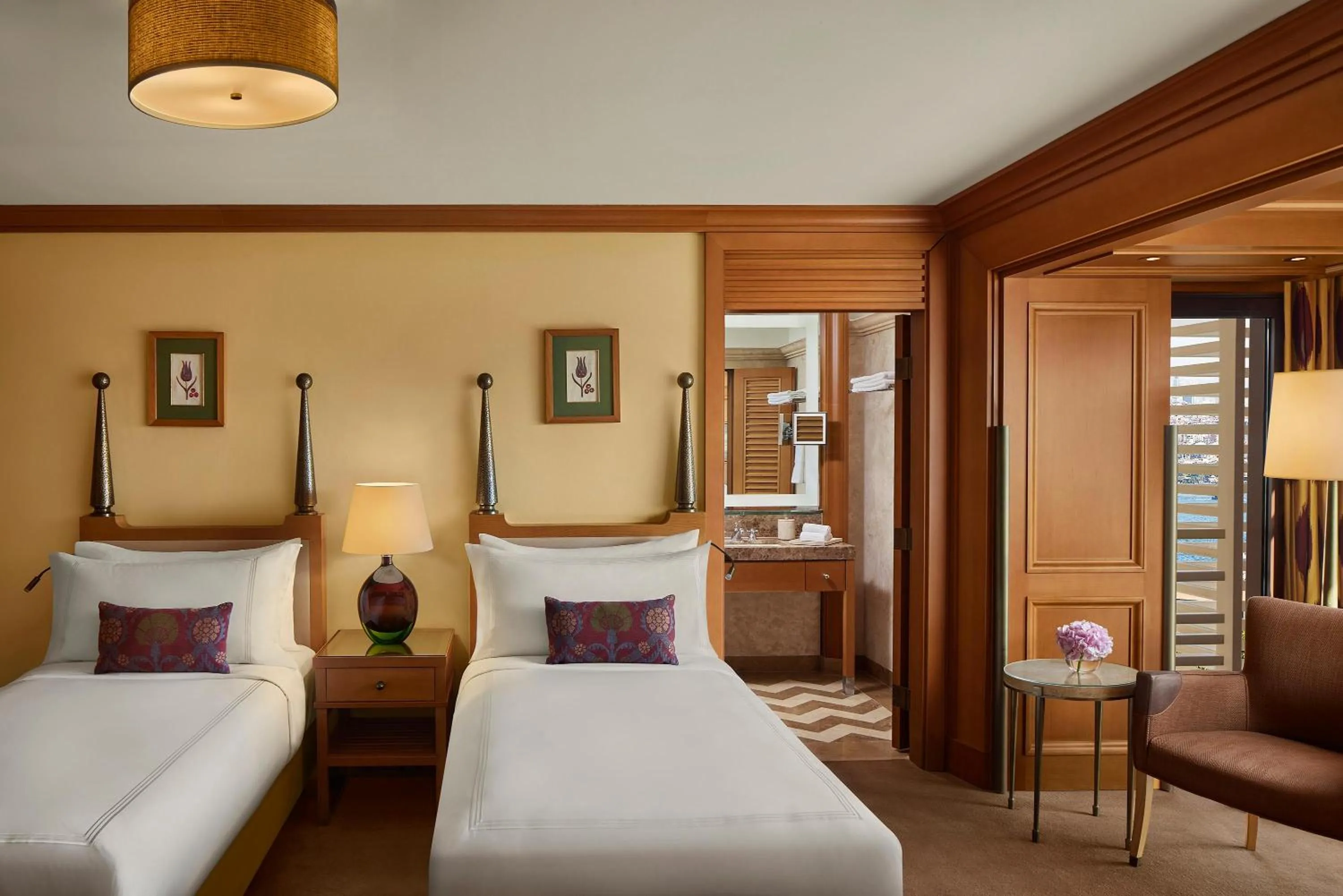 Photo of the whole room, Bed in Divan Istanbul