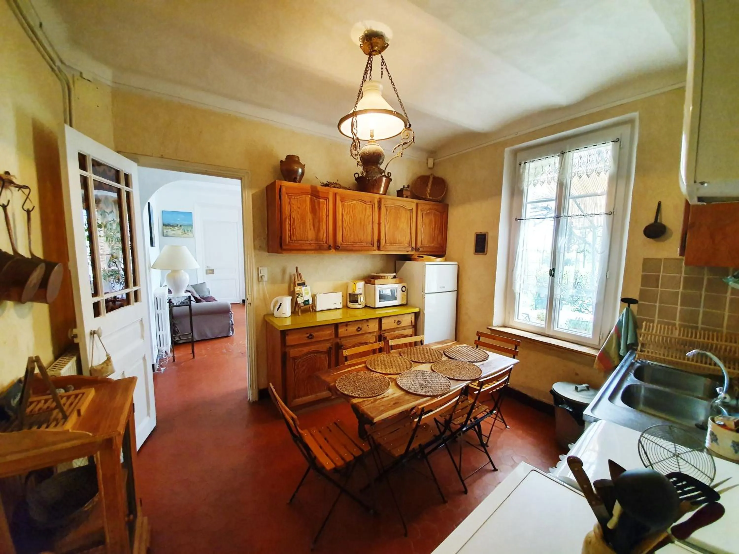 Coffee/tea facilities in Bed & Breakfast Chambres d'hôtes COTTAGE BELLEVUE