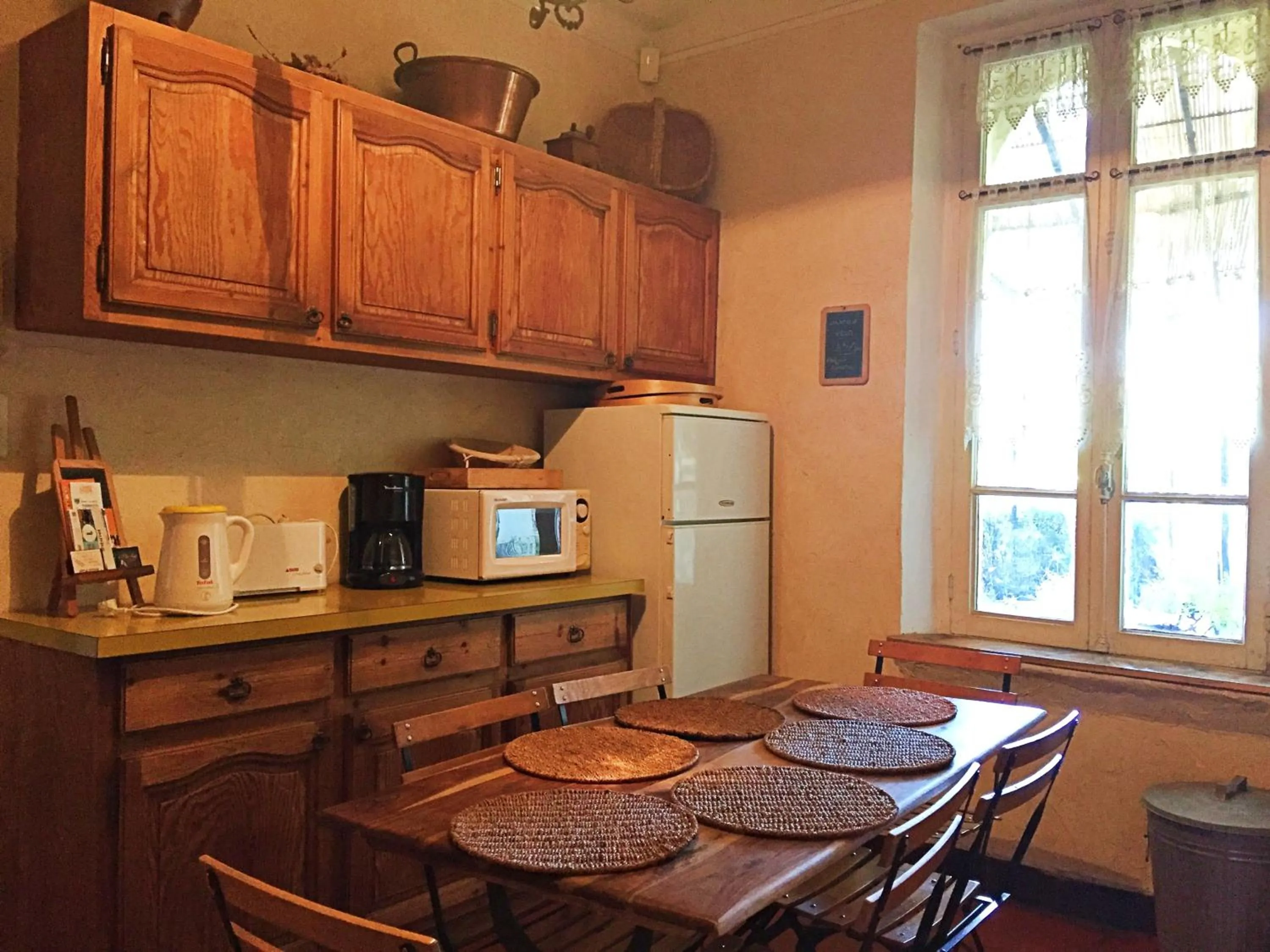 Coffee/tea facilities in Bed & Breakfast Chambres d'hôtes COTTAGE BELLEVUE