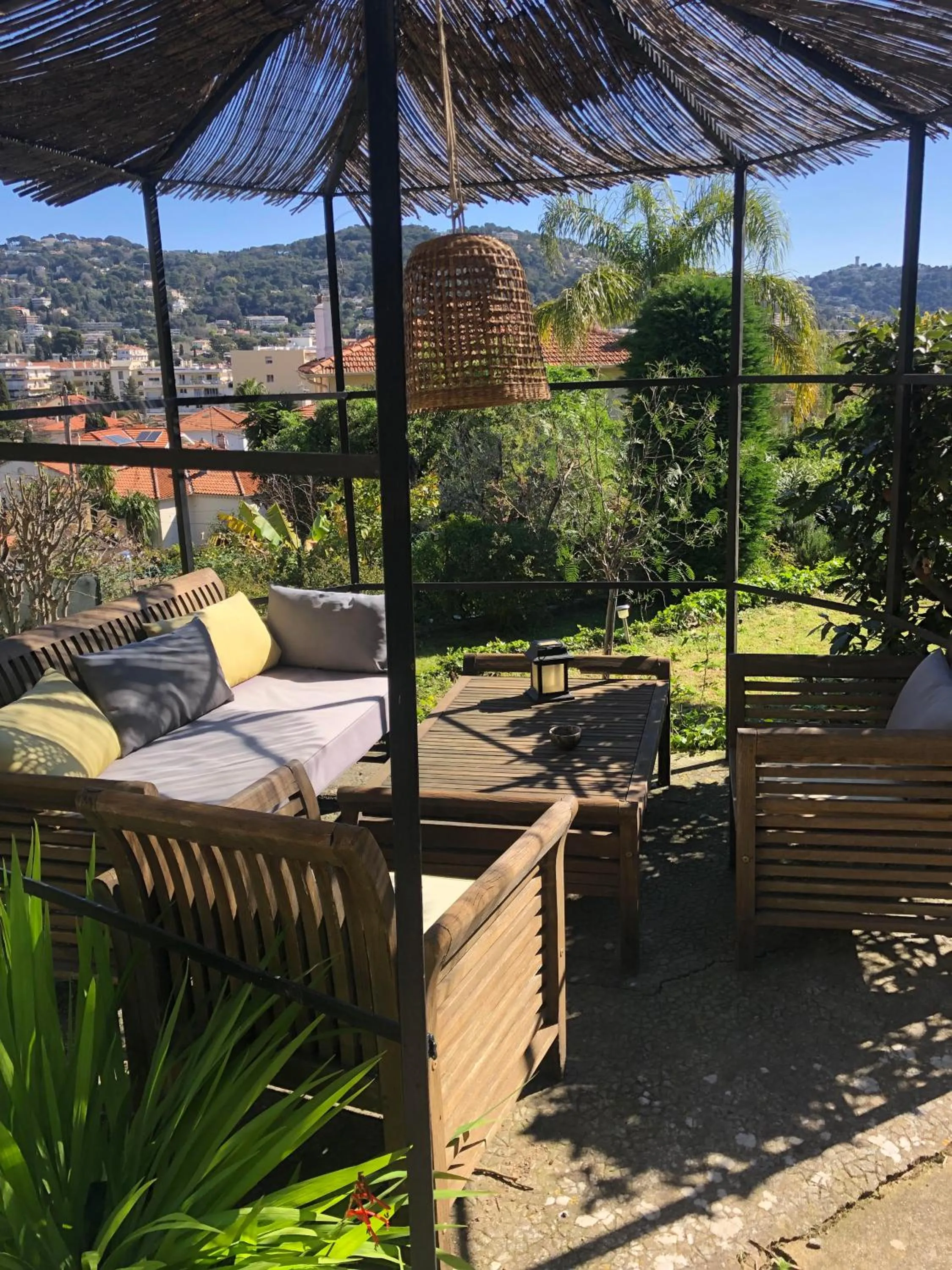 Garden in Bed & Breakfast Chambres d'hôtes COTTAGE BELLEVUE