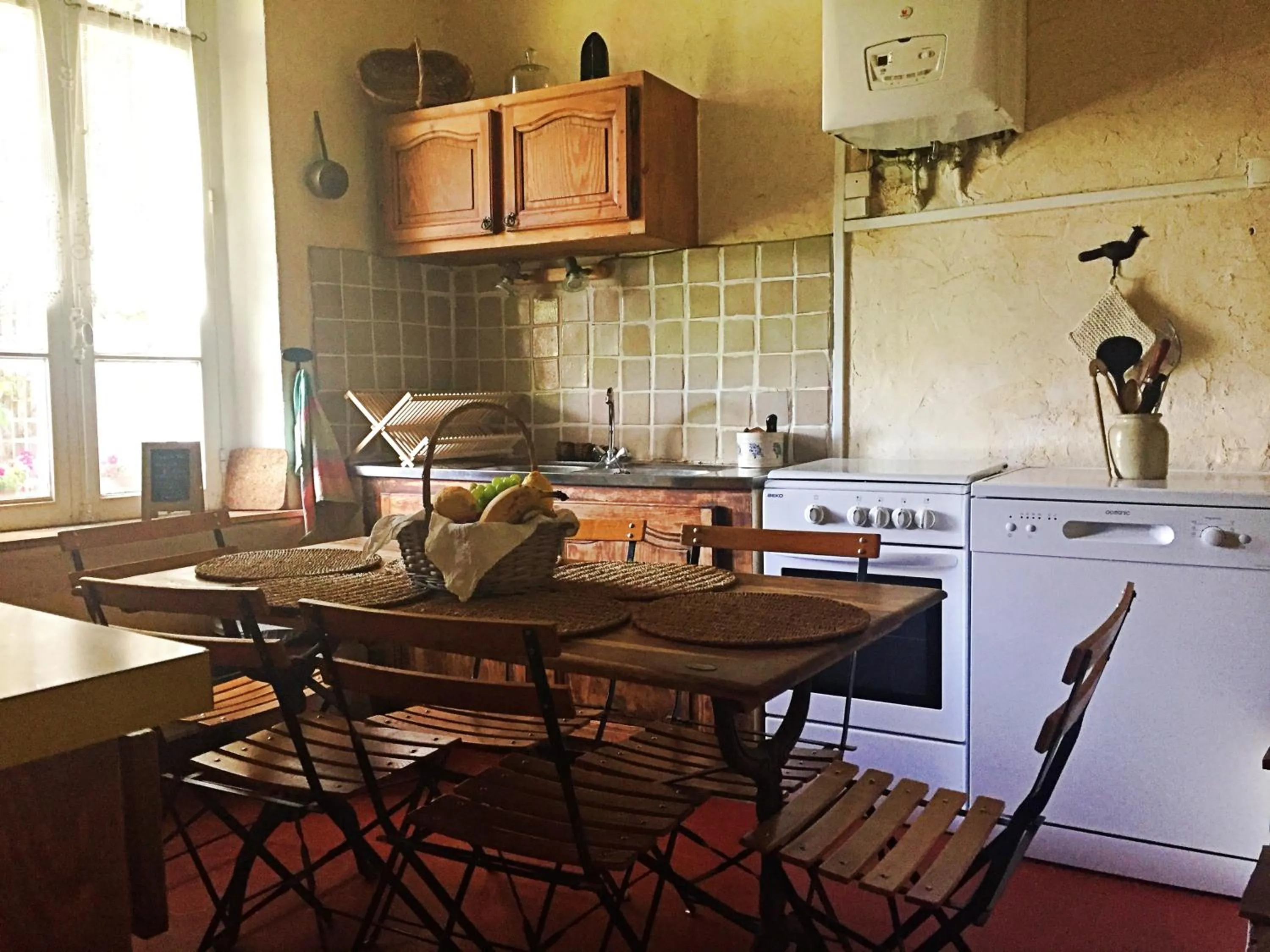 Coffee/tea facilities in Bed & Breakfast Chambres d'hôtes COTTAGE BELLEVUE