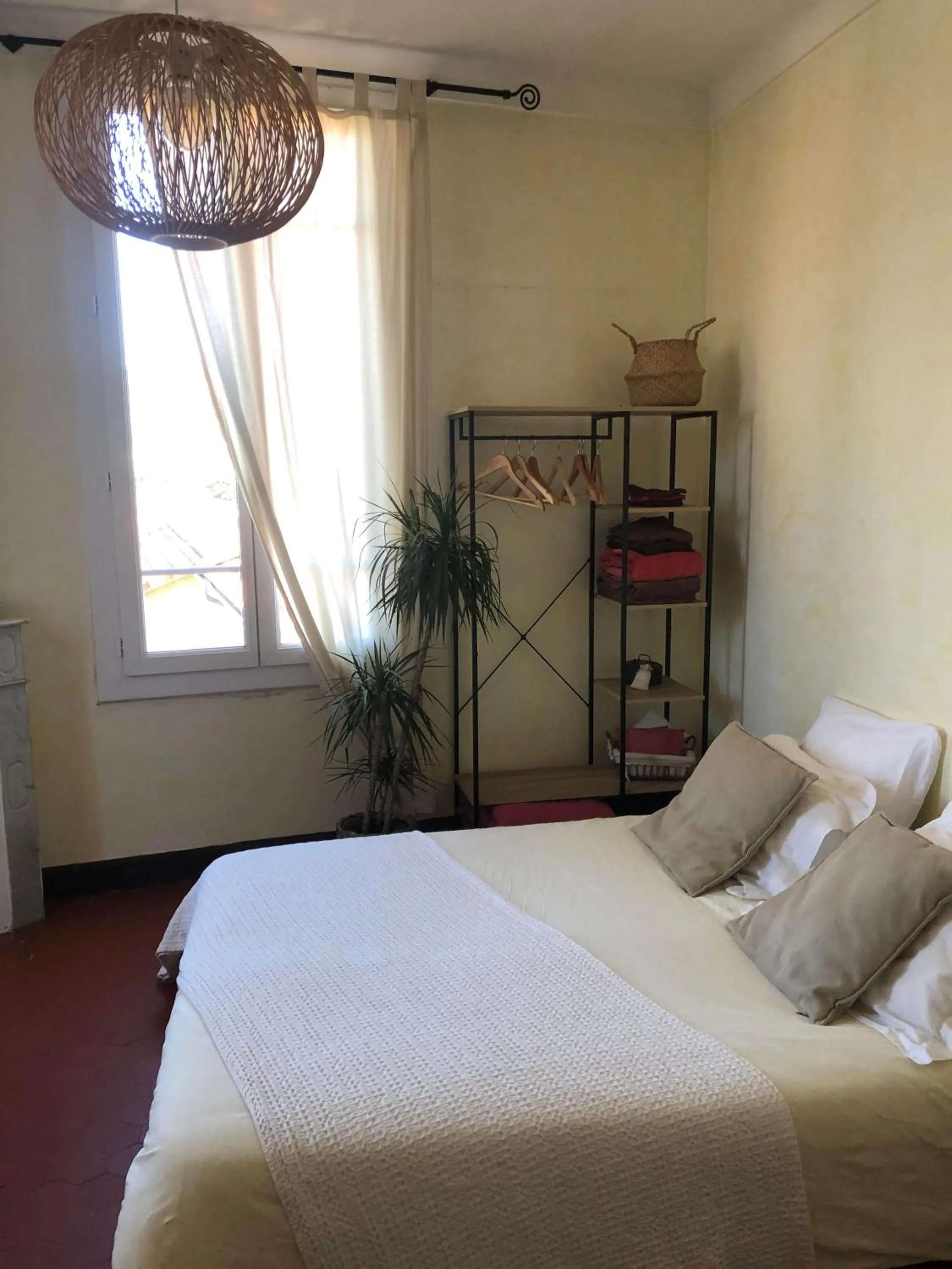 City view, Bed in Bed & Breakfast Chambres d'hôtes COTTAGE BELLEVUE