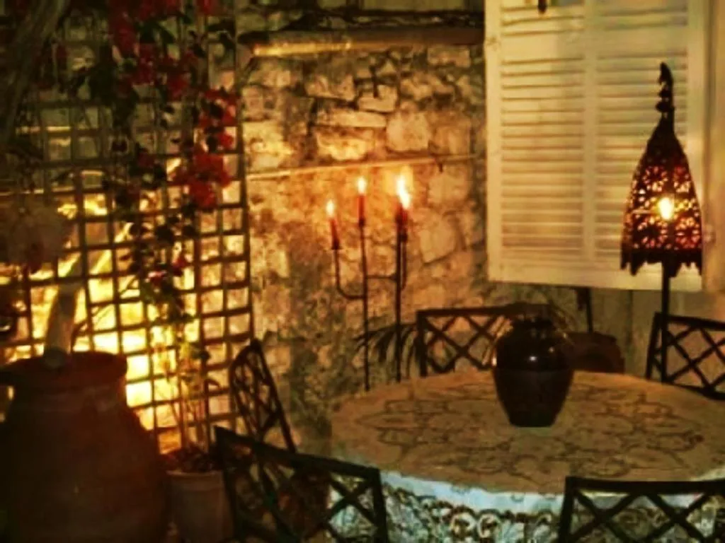 Patio in Bed & Breakfast Chambres d'hôtes COTTAGE BELLEVUE