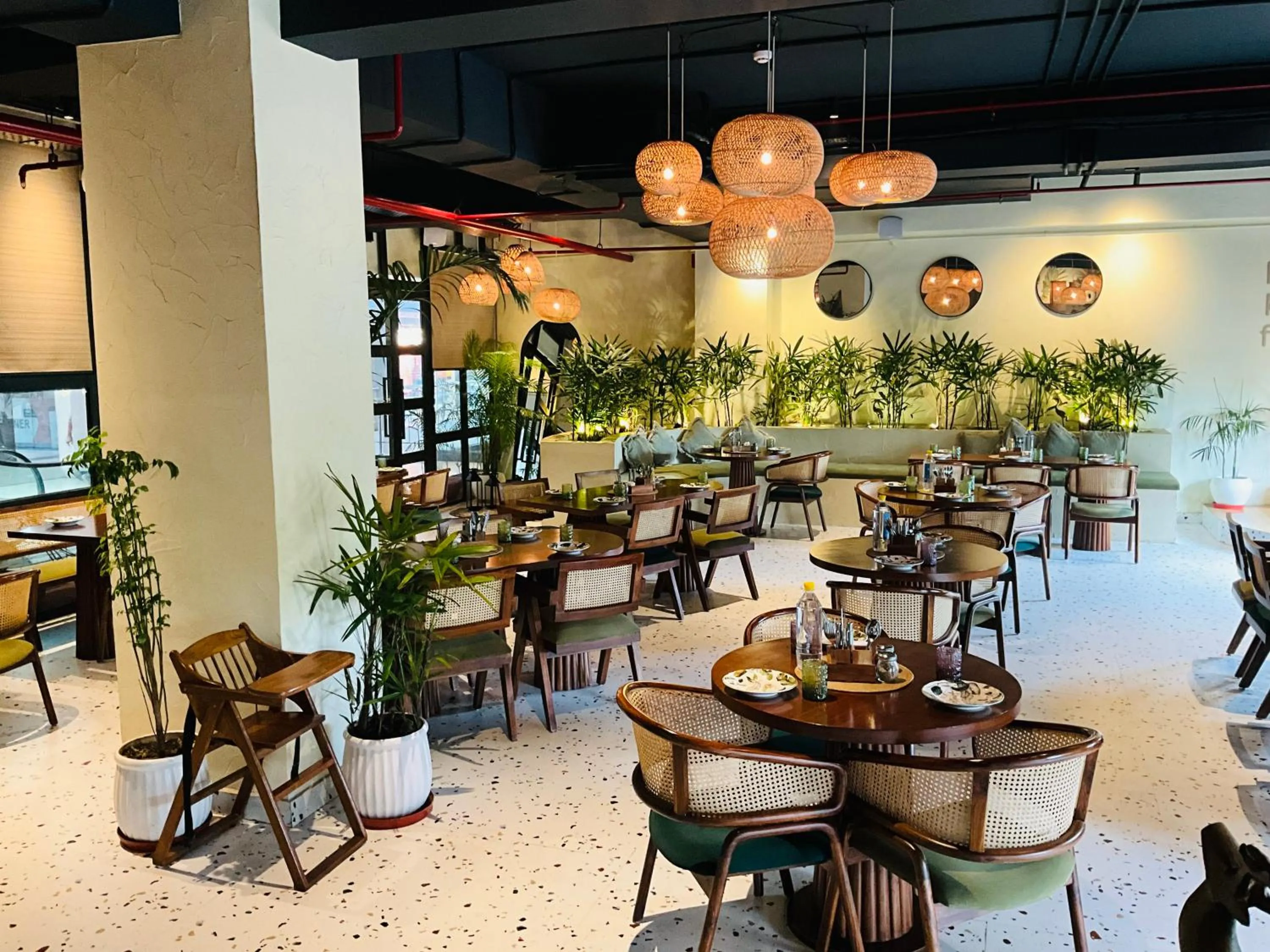 Restaurant/places to eat in Hotel Galaxy