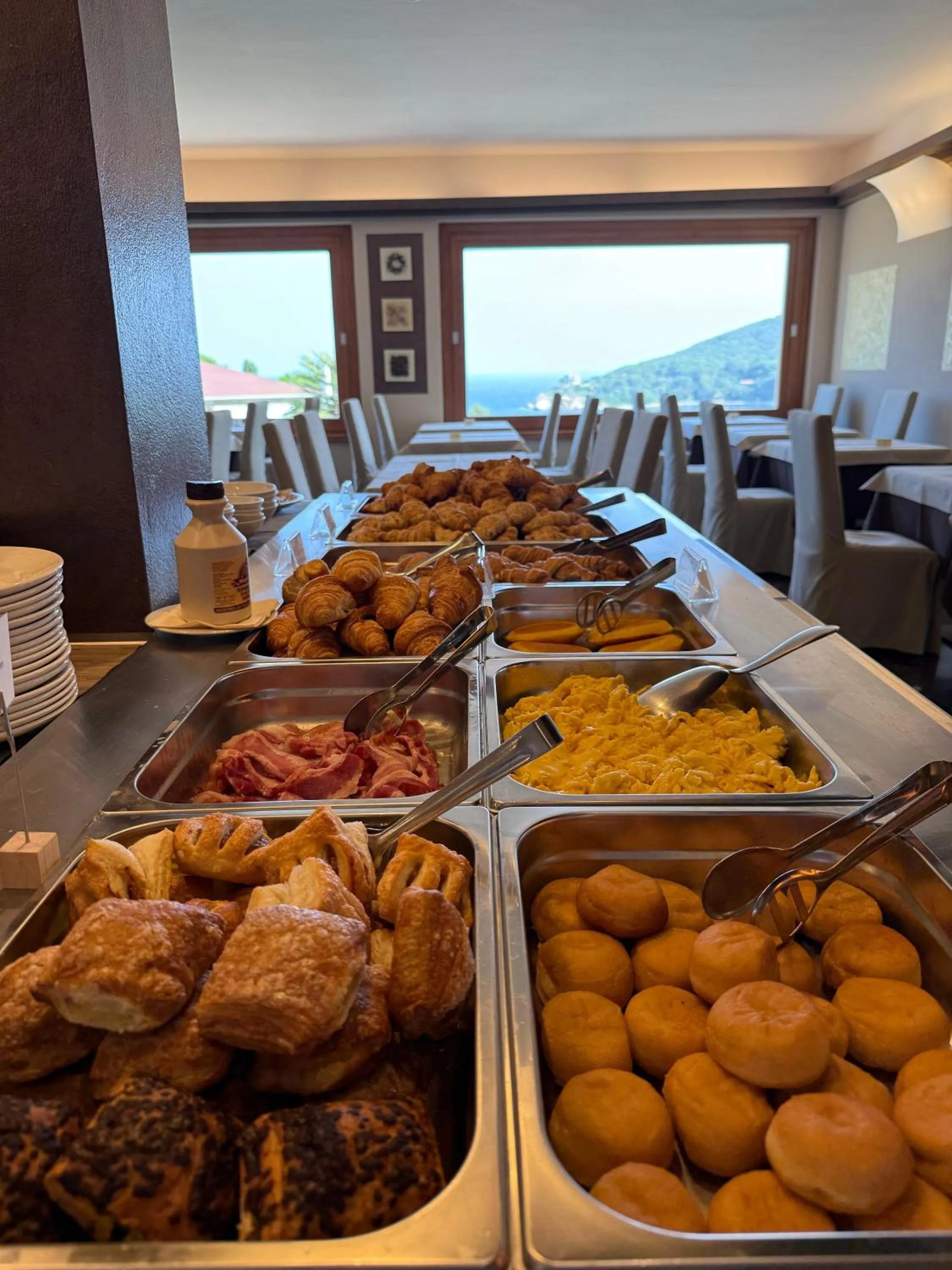 Breakfast in Hotel La Perla Del Golfo