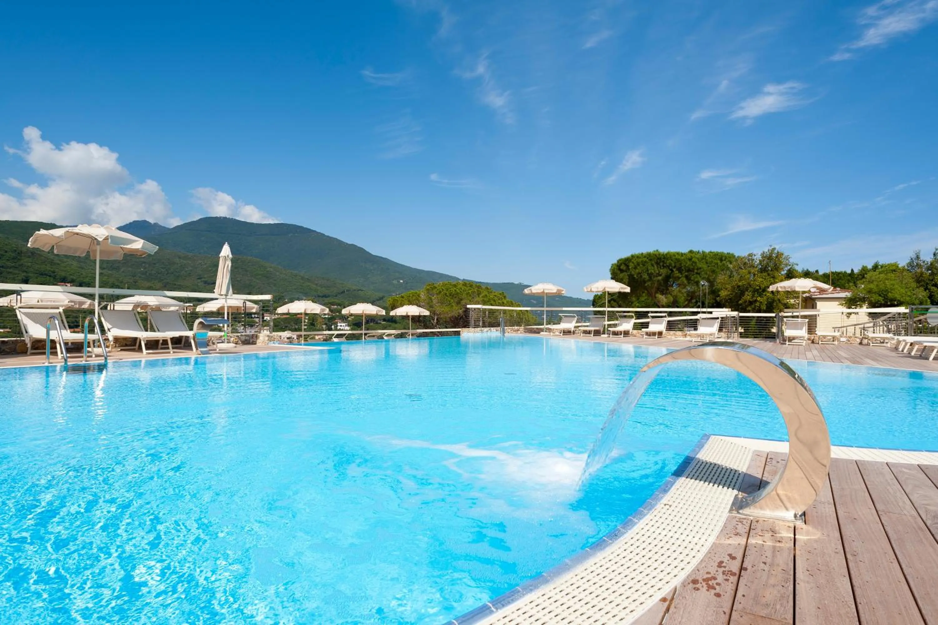 Swimming pool in Hotel La Perla Del Golfo