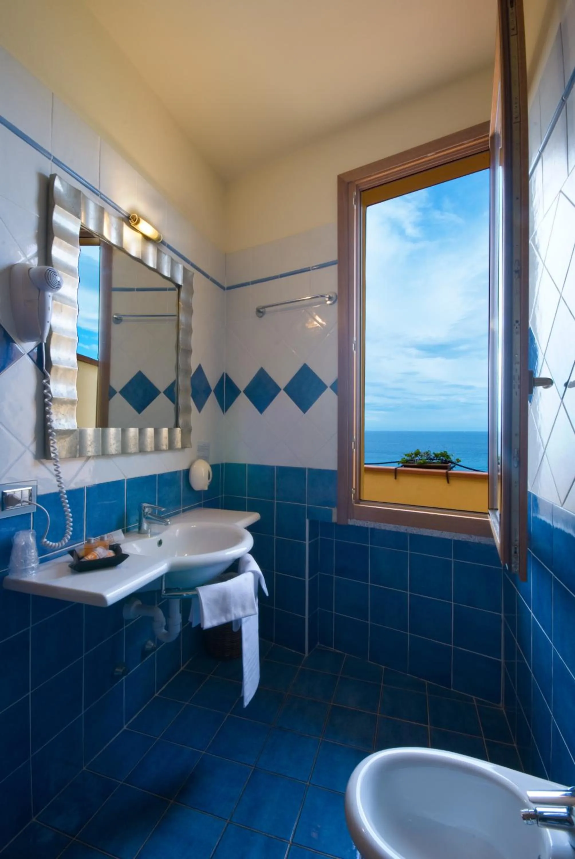 Bathroom in Hotel La Perla Del Golfo