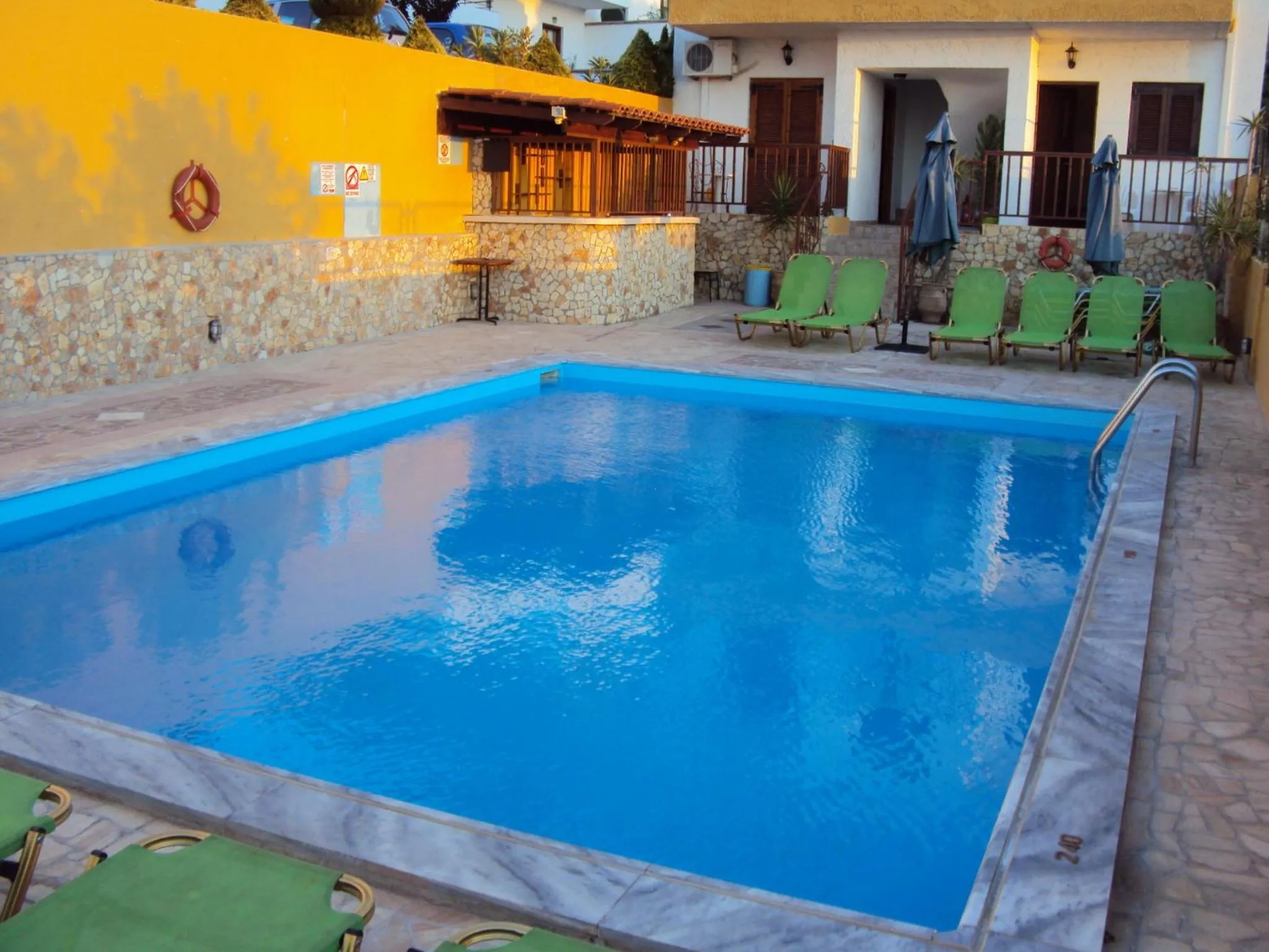 Swimming pool in Elgoni Apartments