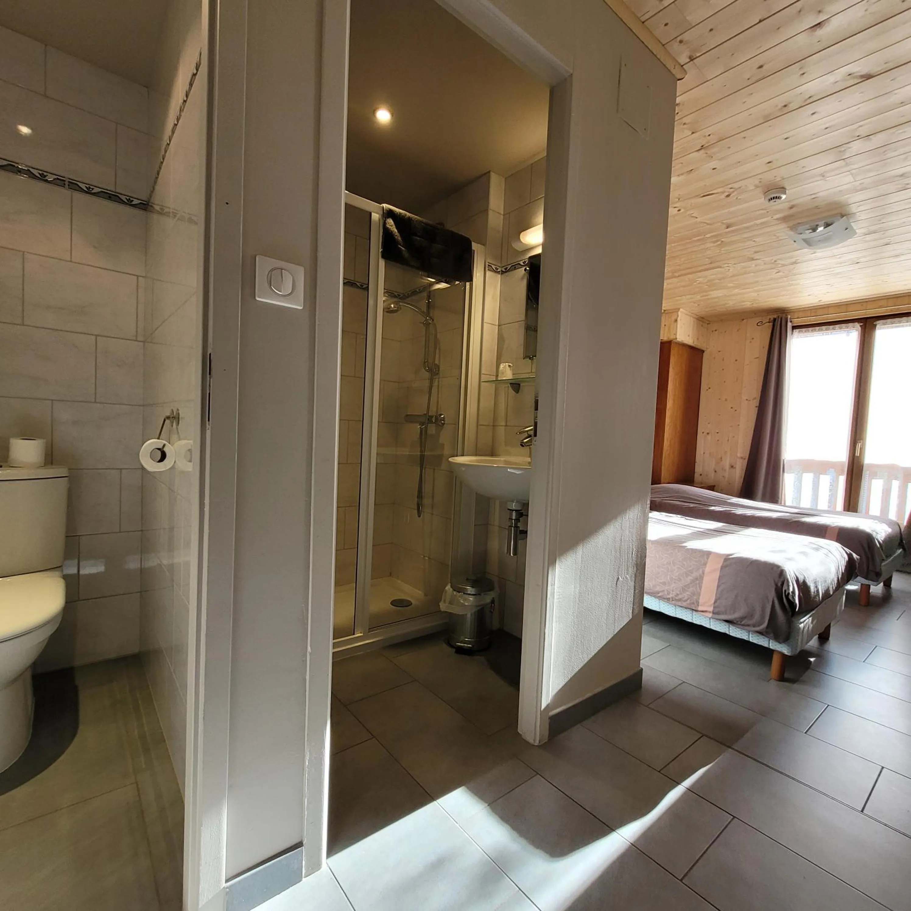 Bathroom in Hotel du lac des Corbeaux