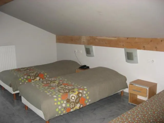 Bed in Hotel du lac des Corbeaux
