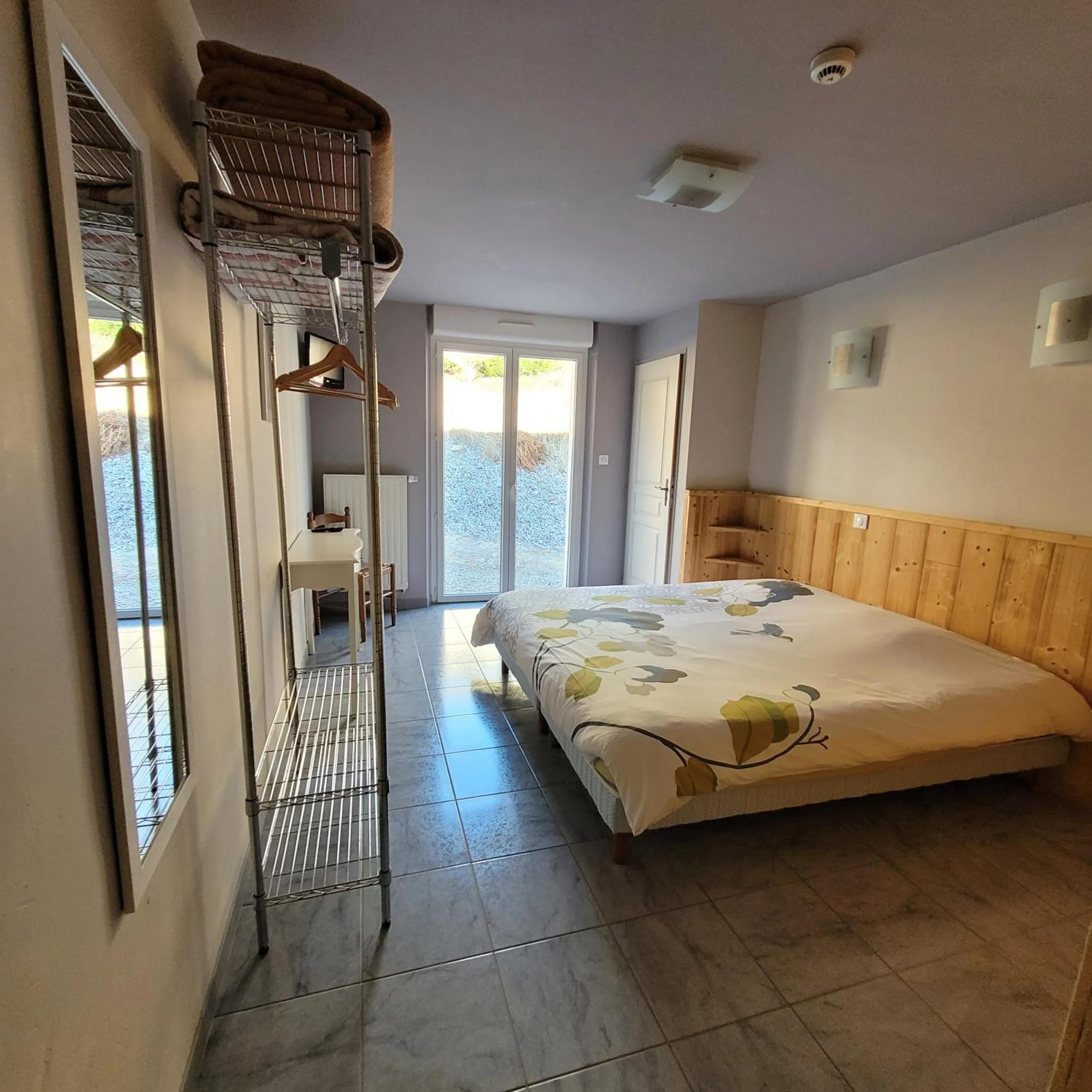 Bed in Hotel du lac des Corbeaux