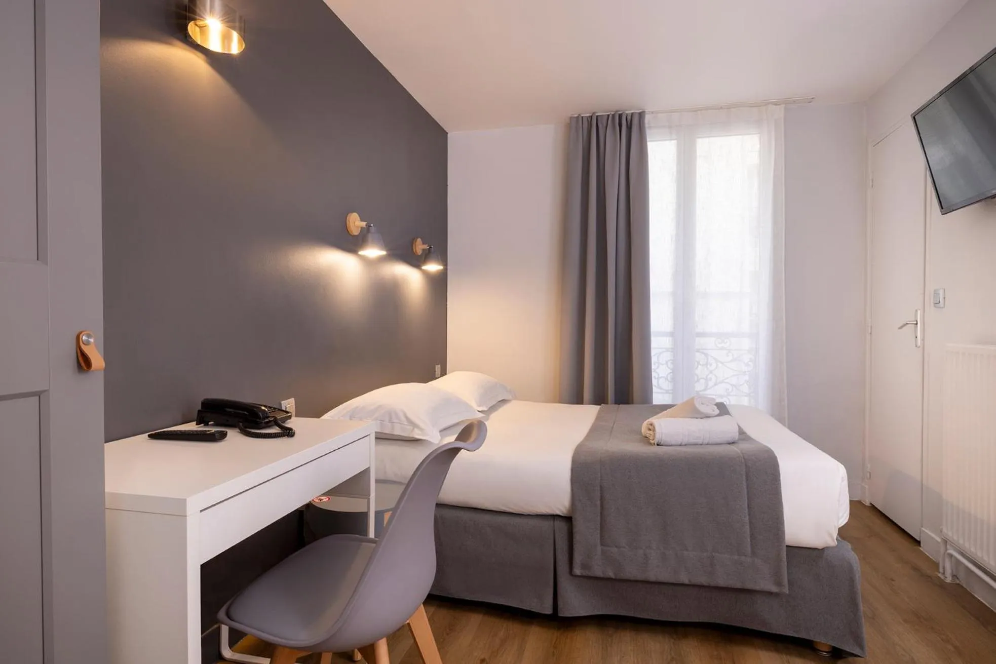 Bed in Paris Legendre