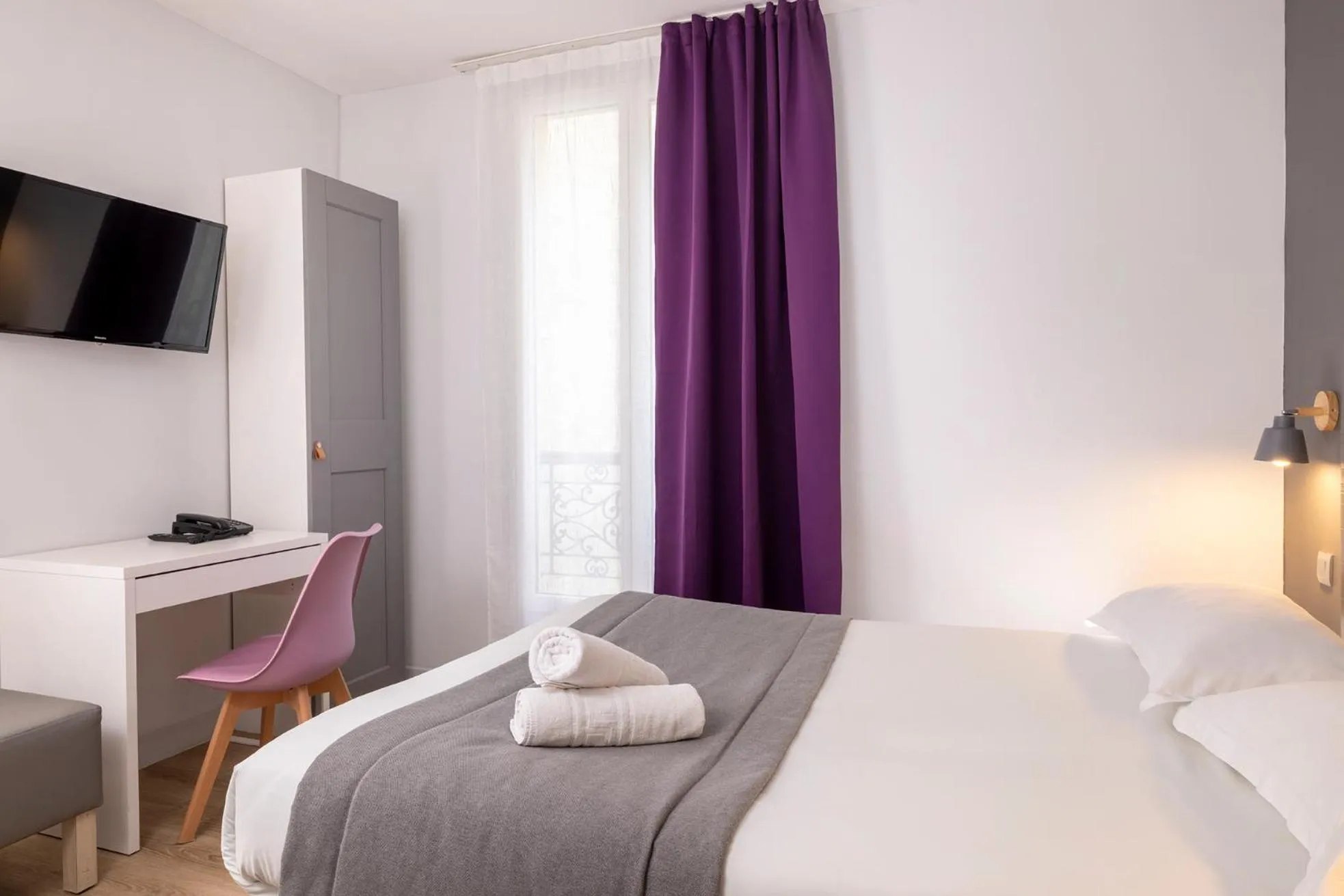 Bed in Paris Legendre