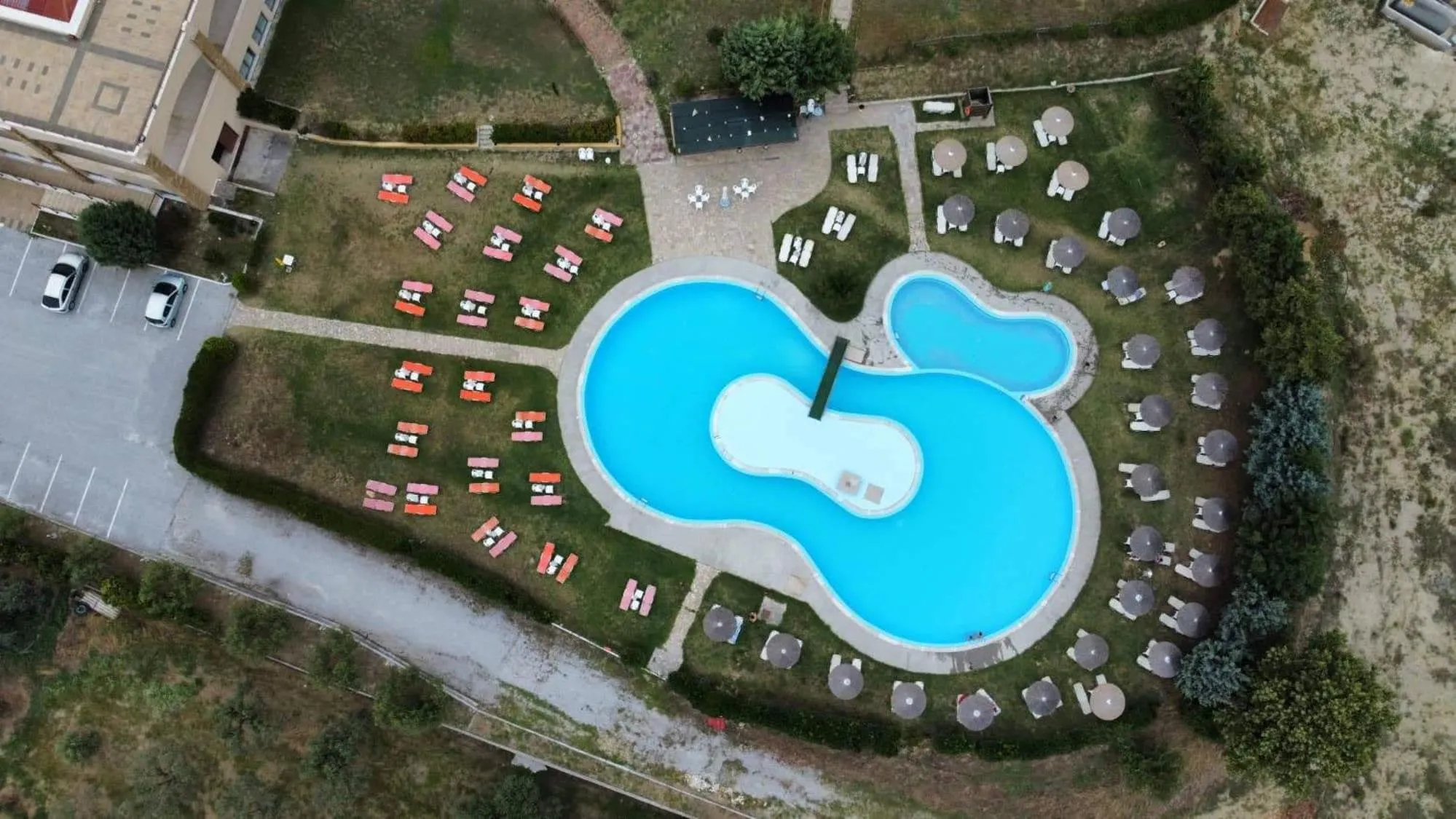 Swimming pool in Siris Hotel