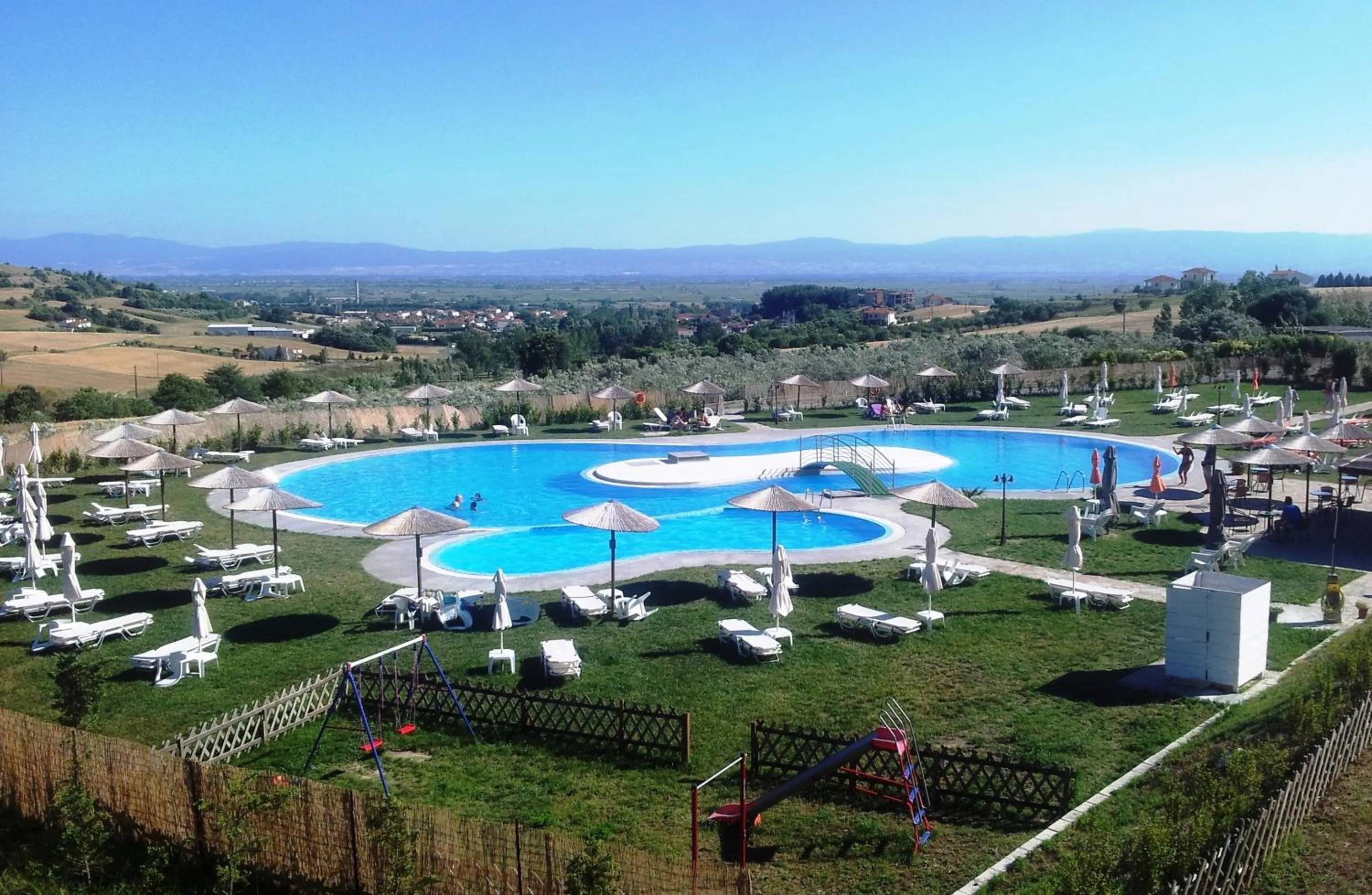 Swimming pool in Siris Hotel
