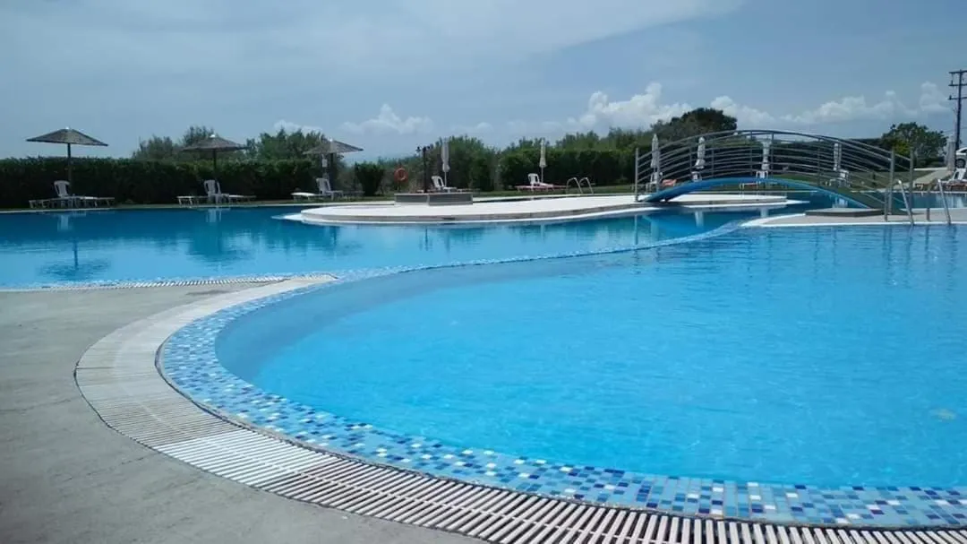 Swimming pool in Siris Hotel