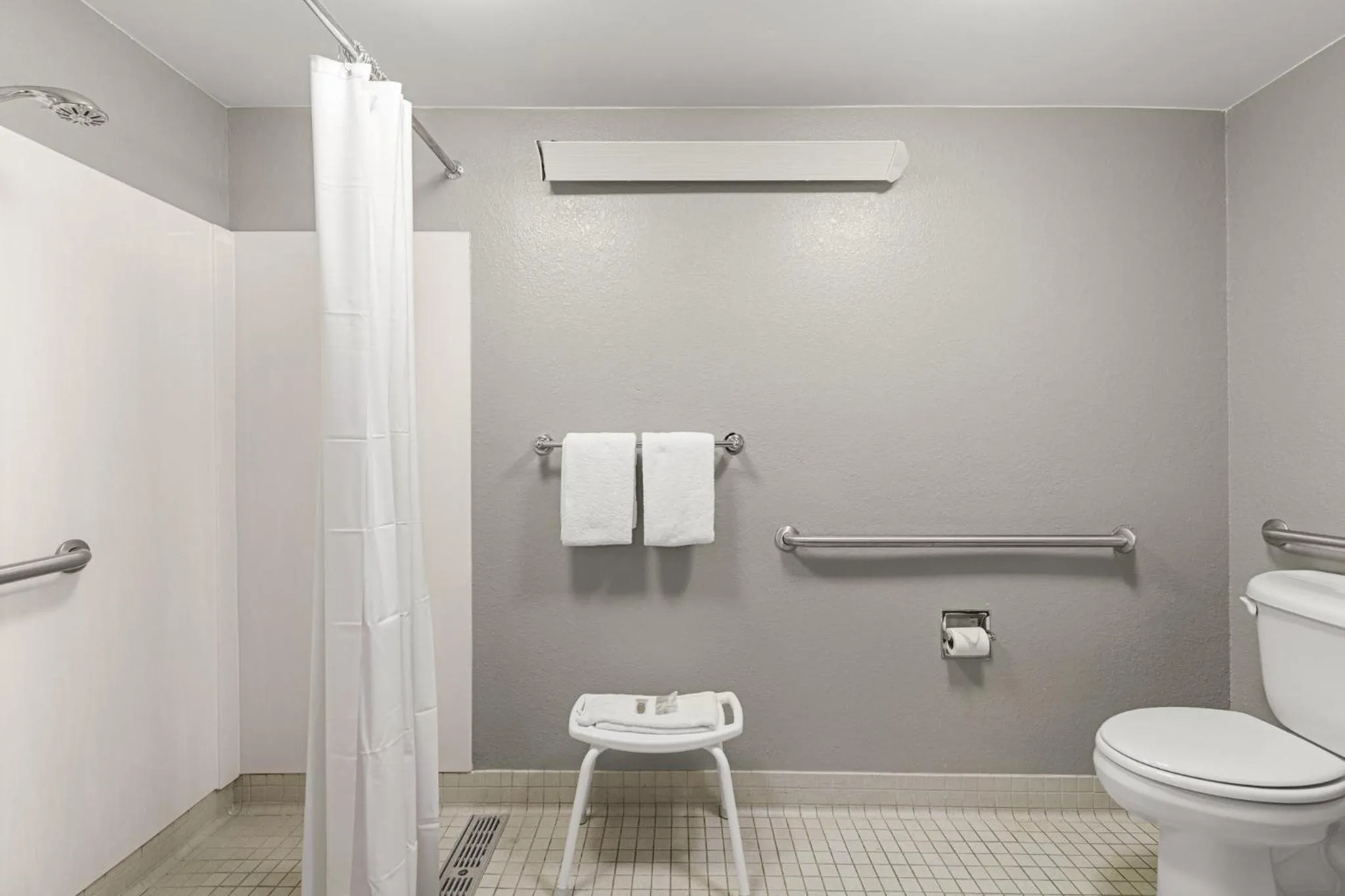 Bathroom in Red Roof Inn Salem