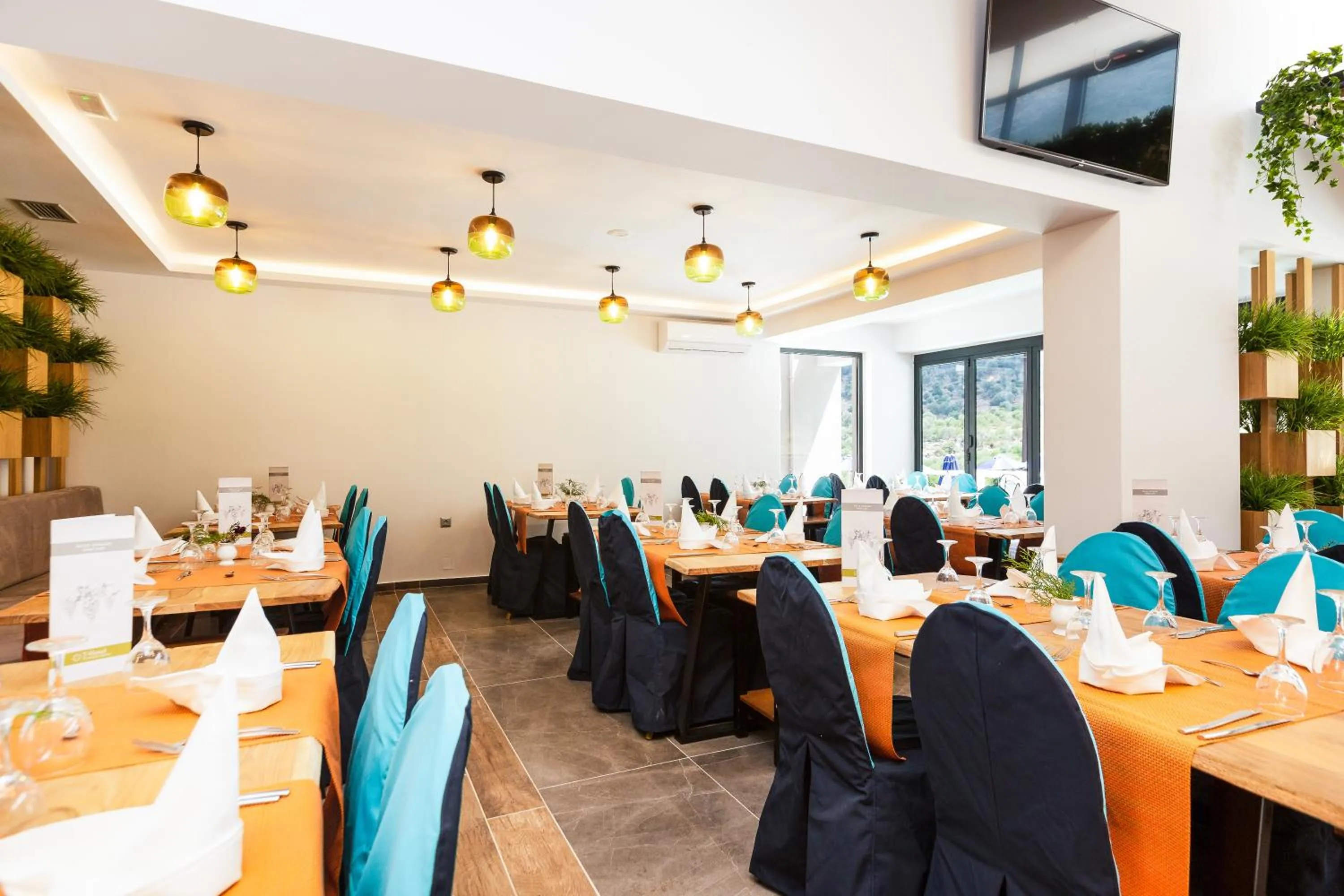 Restaurant/places to eat in T Hotel Premium Suites