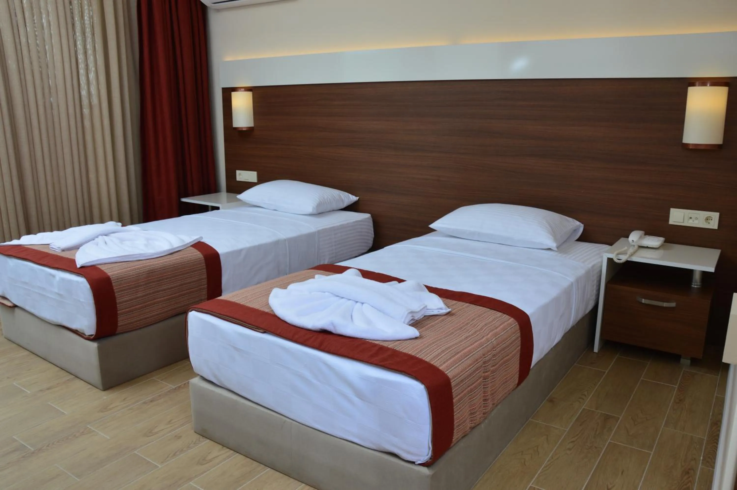 Bed in Sunway Club Otel