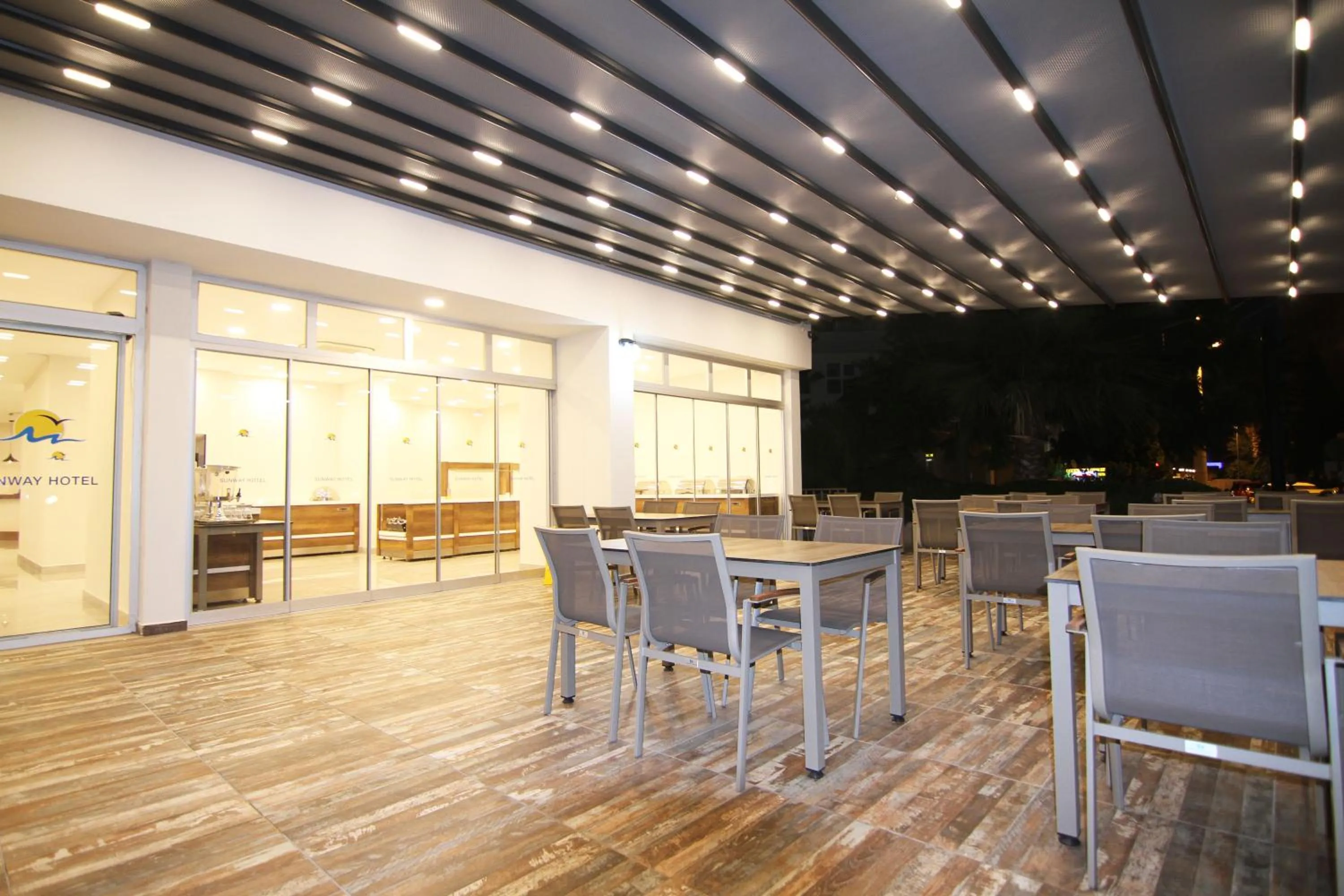 Restaurant/places to eat in Sunway Club Otel