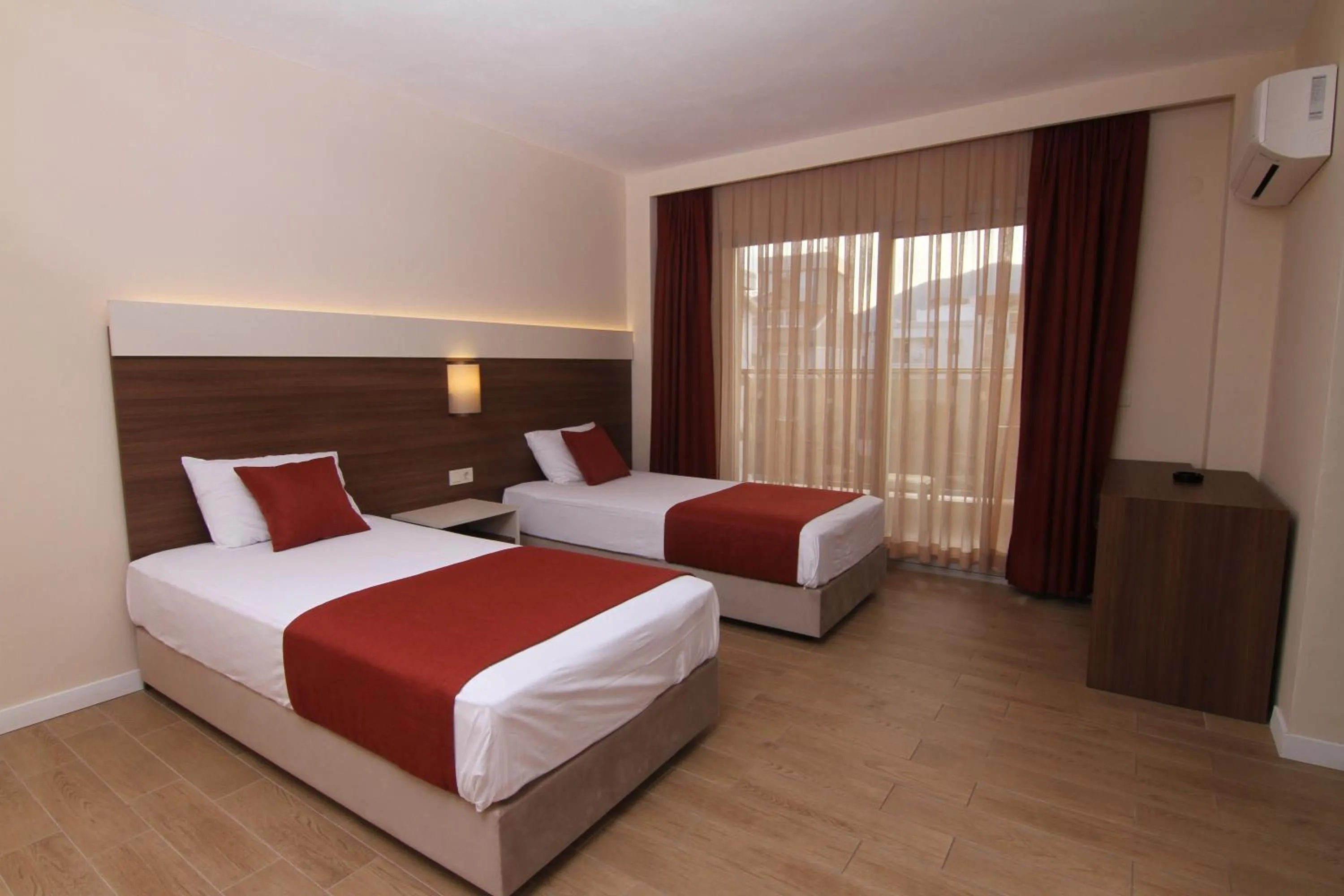 Bed in Sunway Club Otel