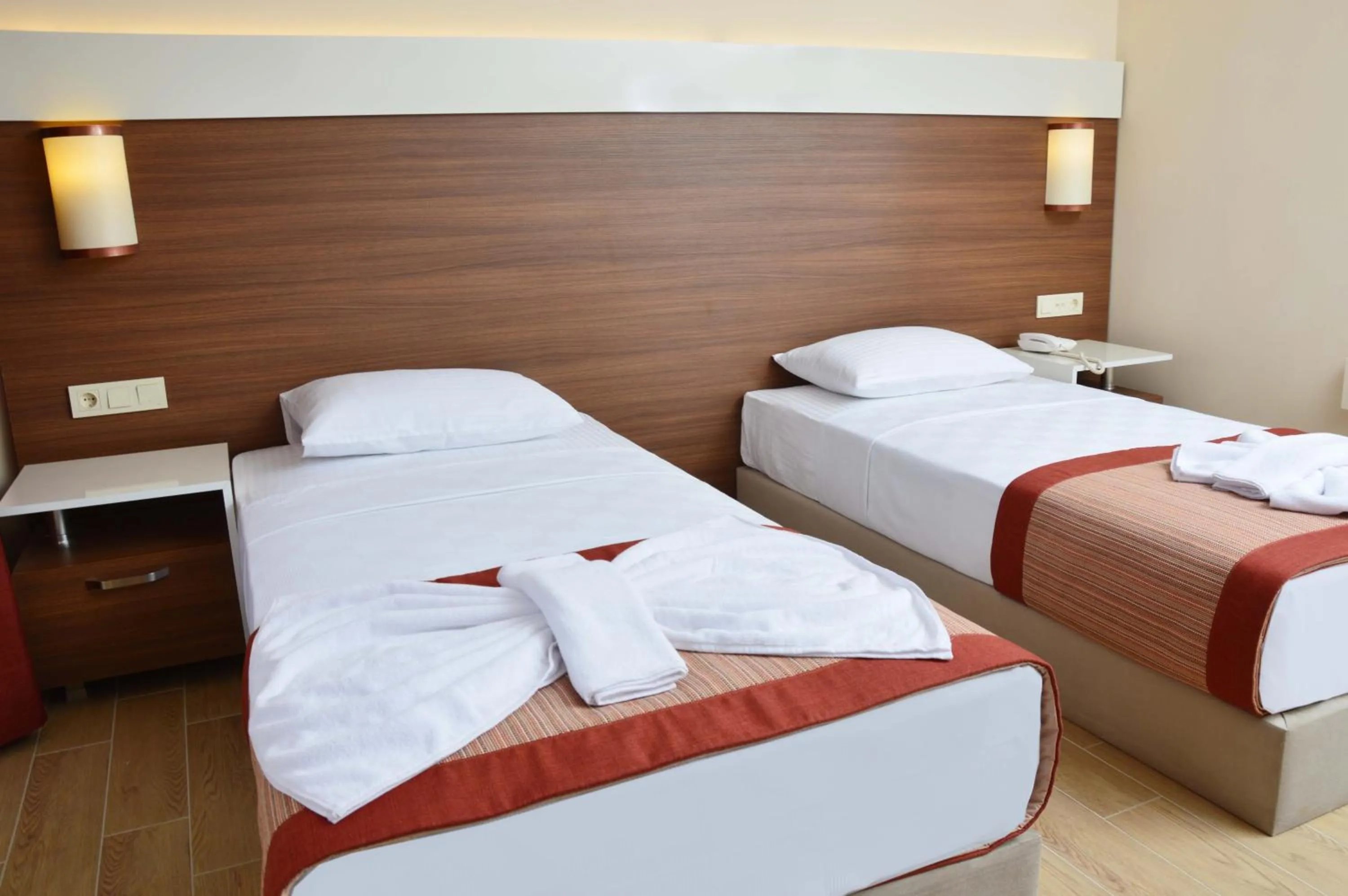 Photo of the whole room, Bed in Sunway Club Otel