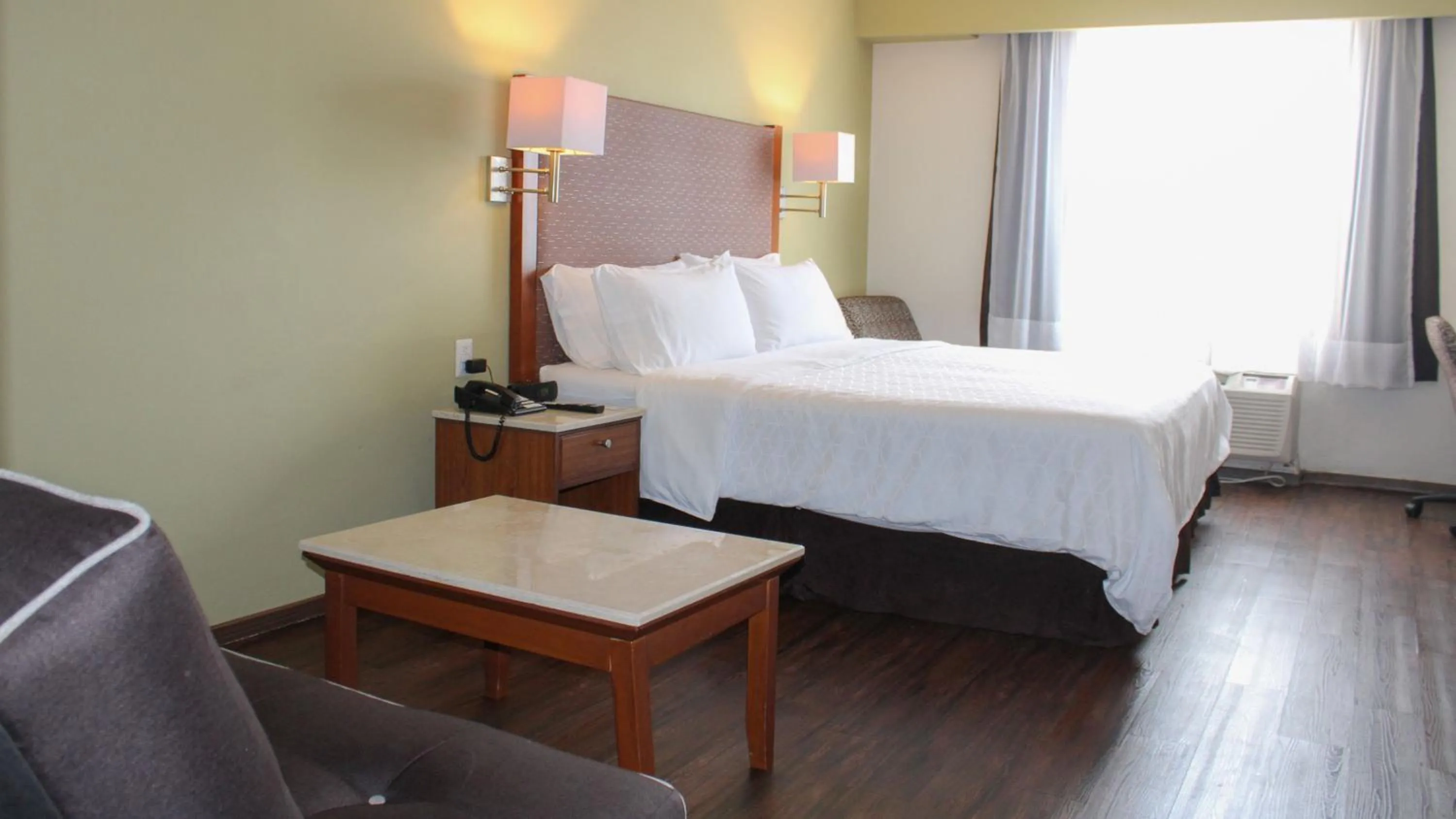 Photo of the whole room, Bed in Holiday Inn Orizaba by IHG