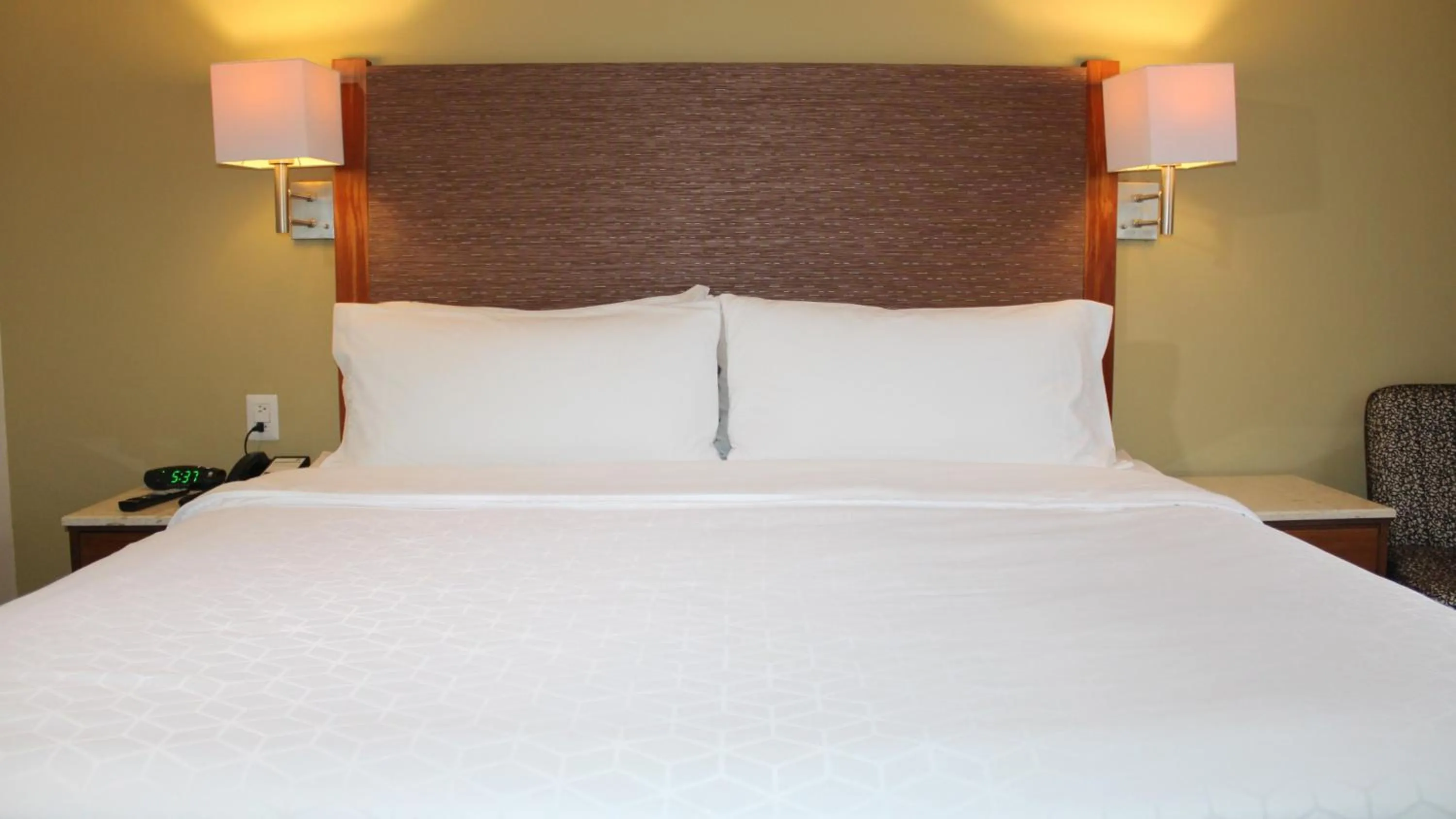 Photo of the whole room, Bed in Holiday Inn Orizaba by IHG