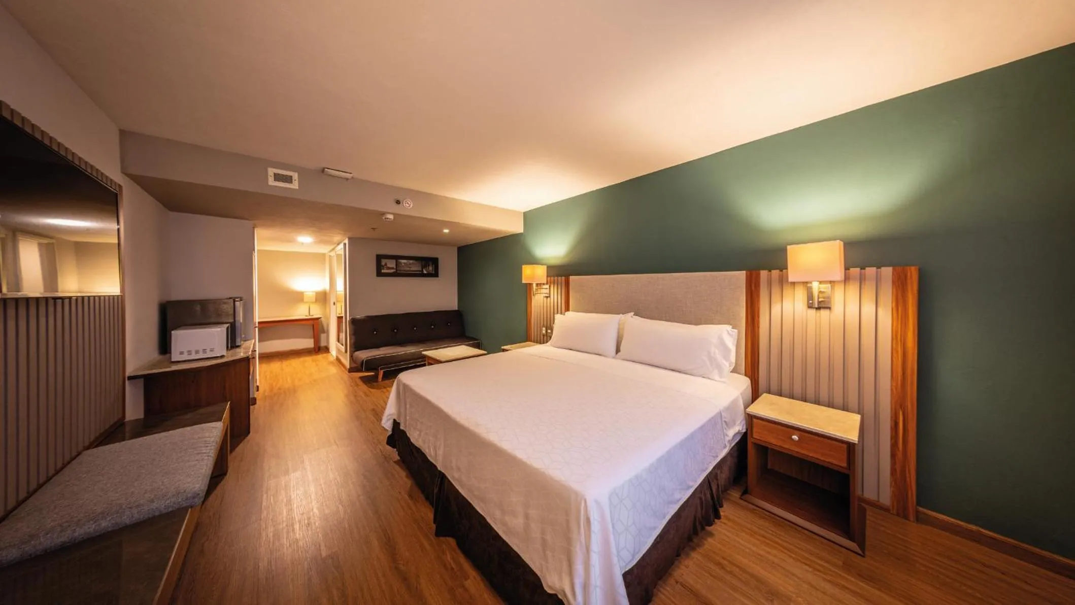 Photo of the whole room, Bed in Holiday Inn Orizaba by IHG