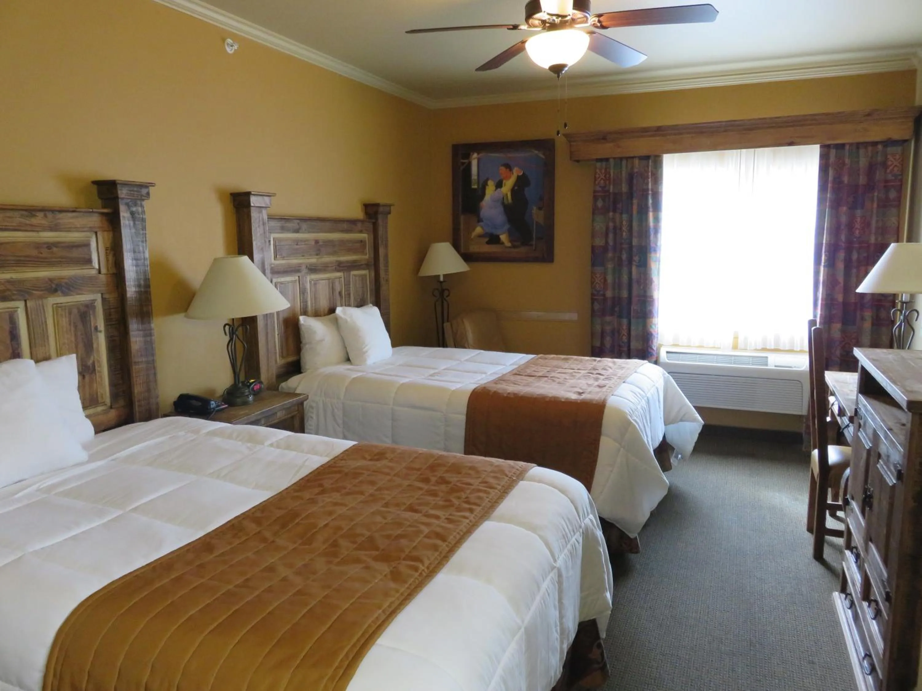 Photo of the whole room, Bed in La Hacienda Inn near Alamodome & Riverwalk