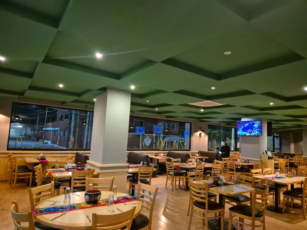 Restaurant/places to eat in Hotel Vista Inn Premium