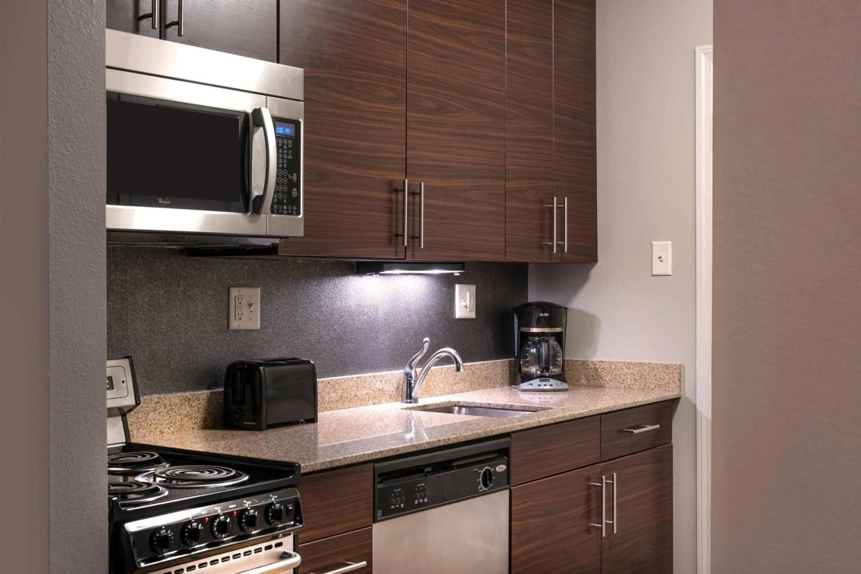 Kitchen or kitchenette in TownePlace Suites by Marriott Providence North Kingstown