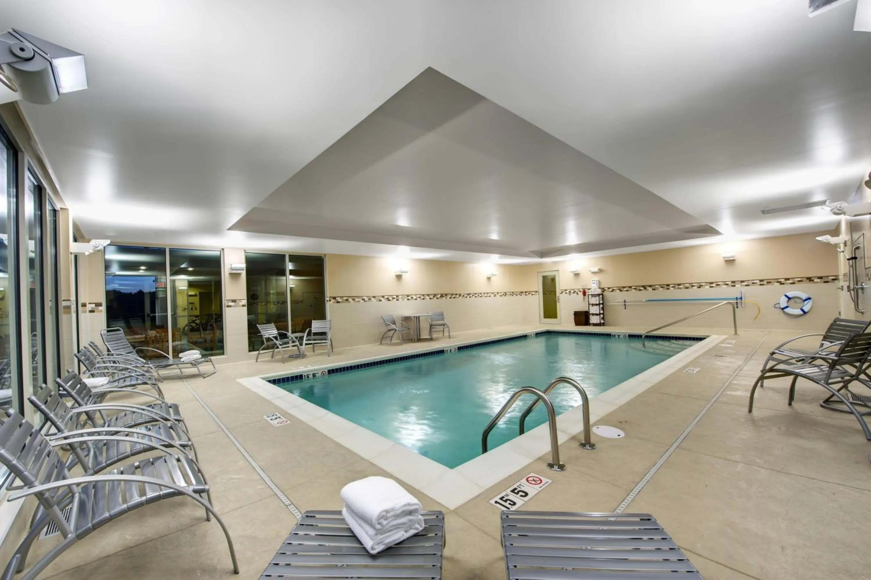 Swimming pool in TownePlace Suites by Marriott Providence North Kingstown