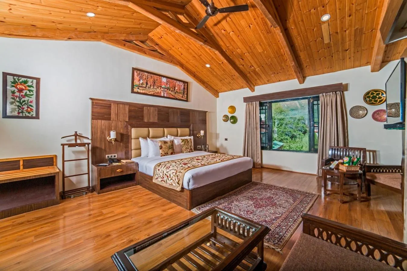 Photo of the whole room, Bed in Lemon Tree Hotel Srinagar