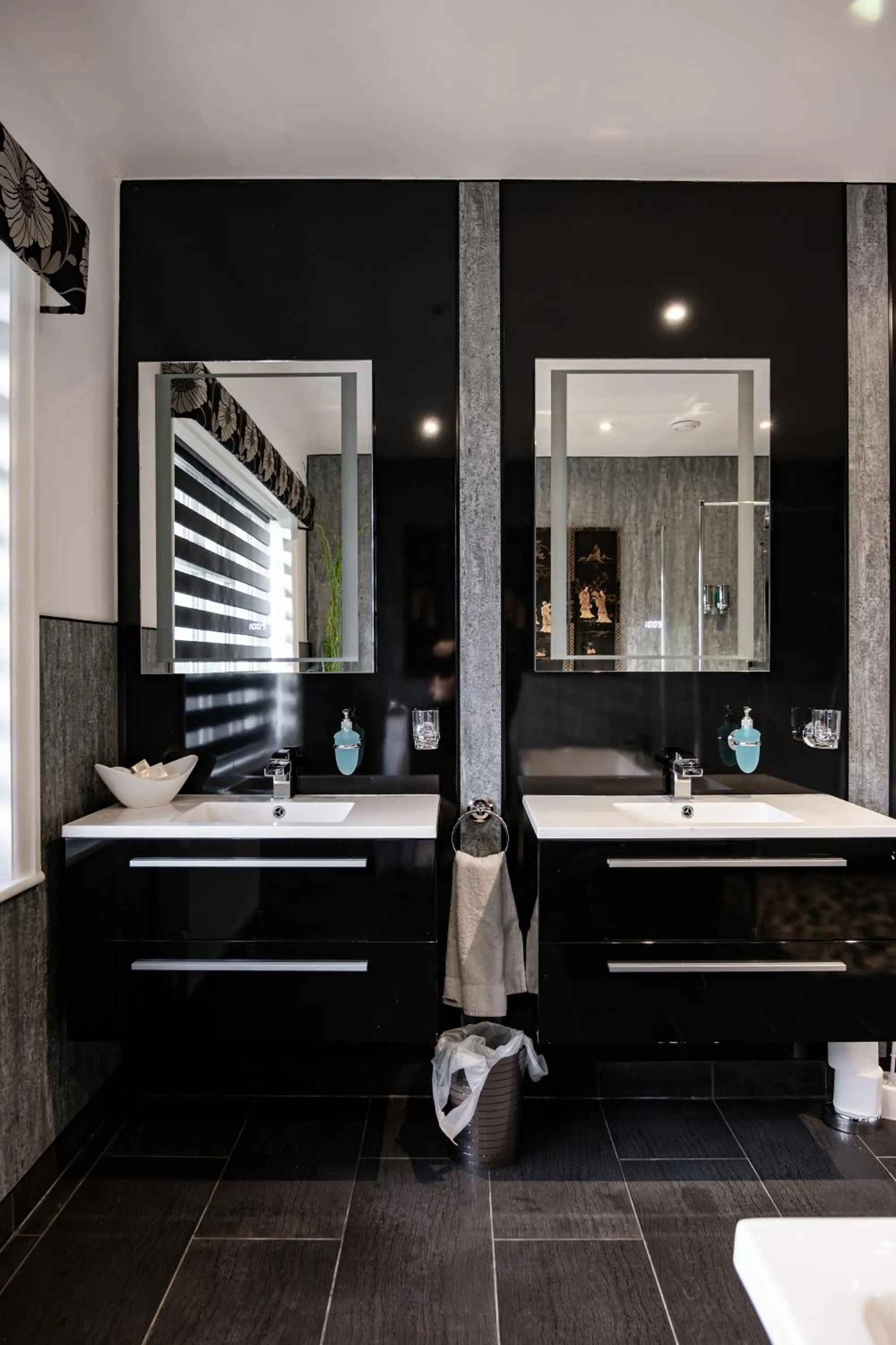 Bathroom in Park Manor Hotel