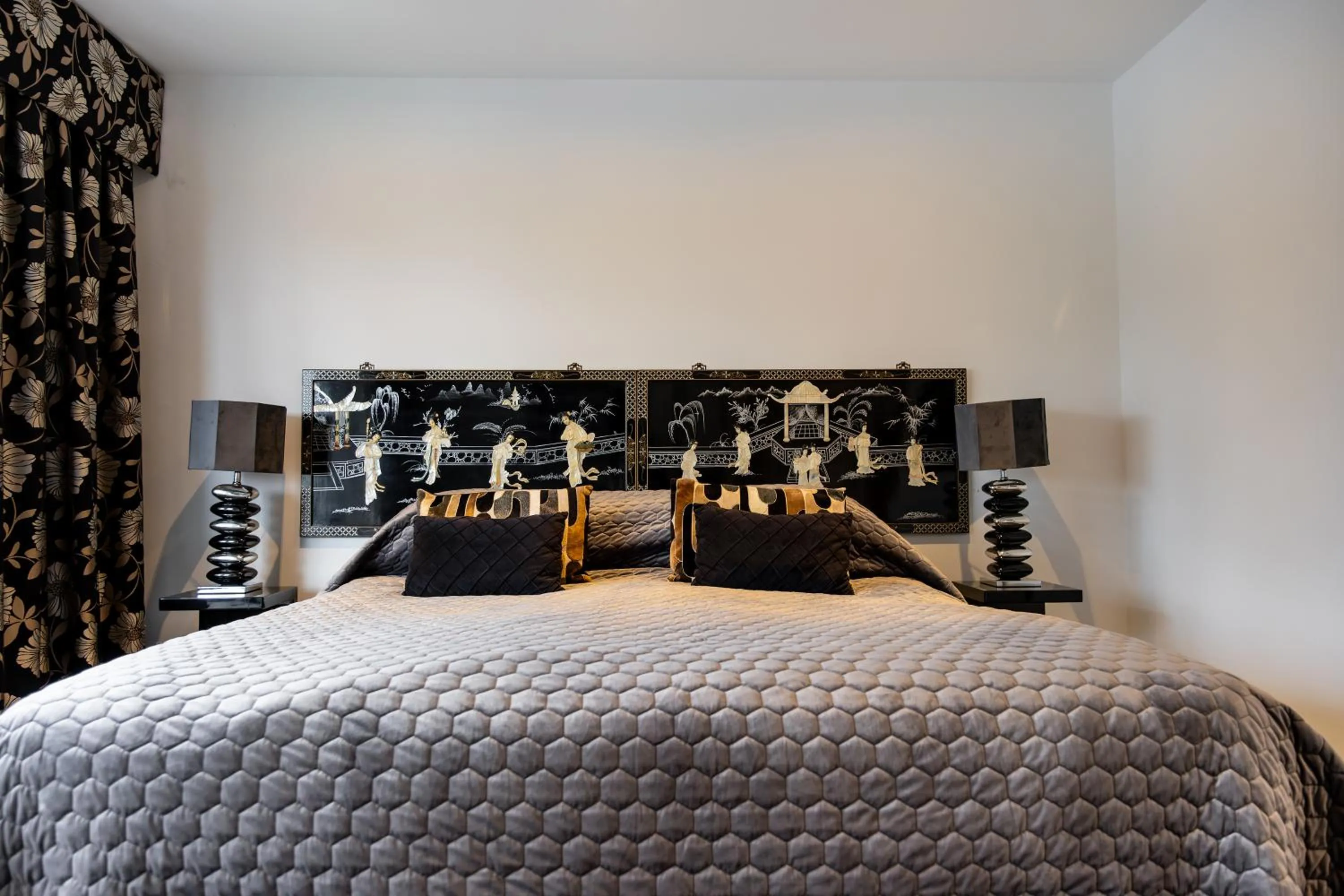 Bedroom, Bed in Park Manor Hotel