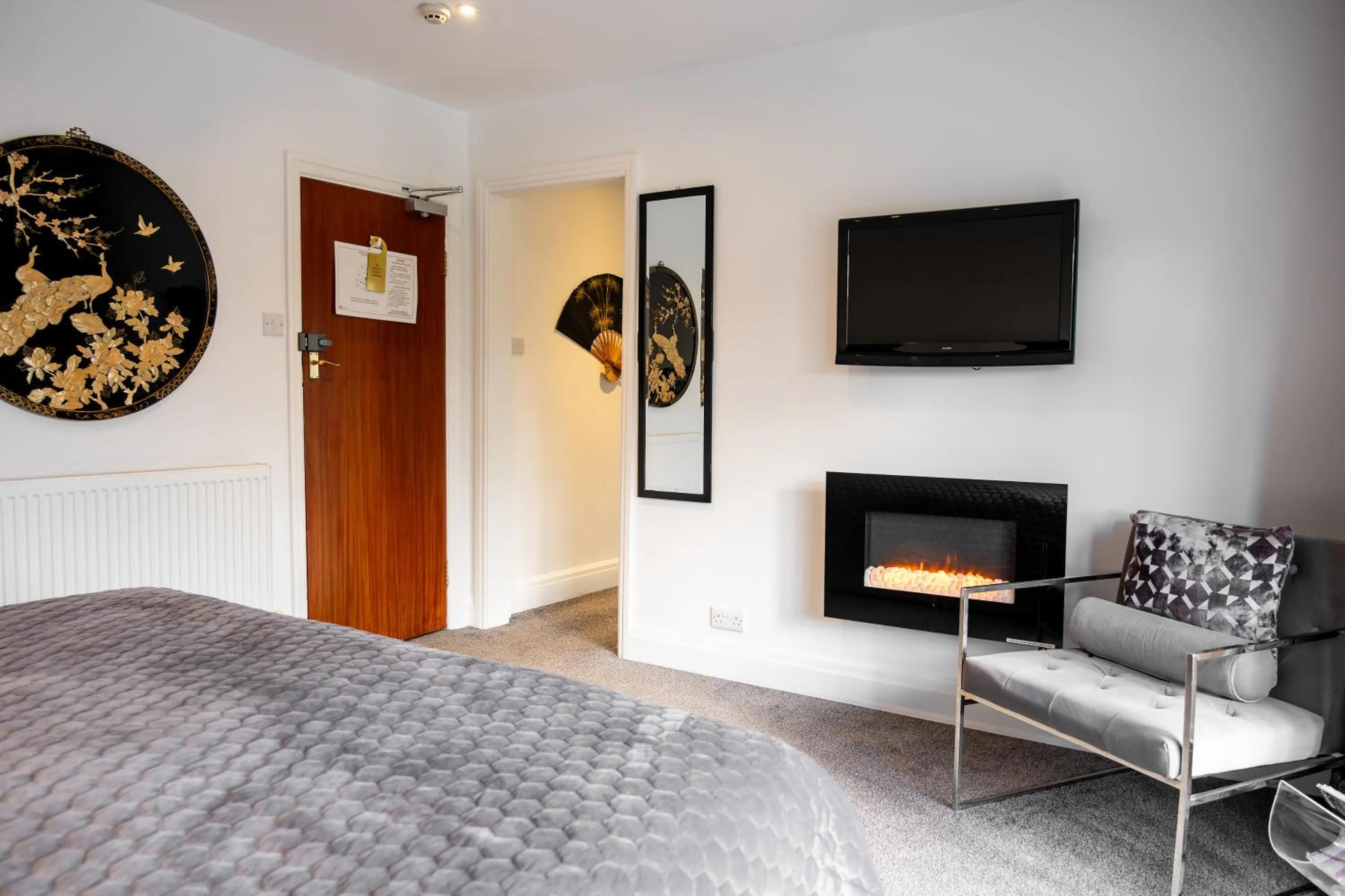 Bedroom, Bed in Park Manor Hotel