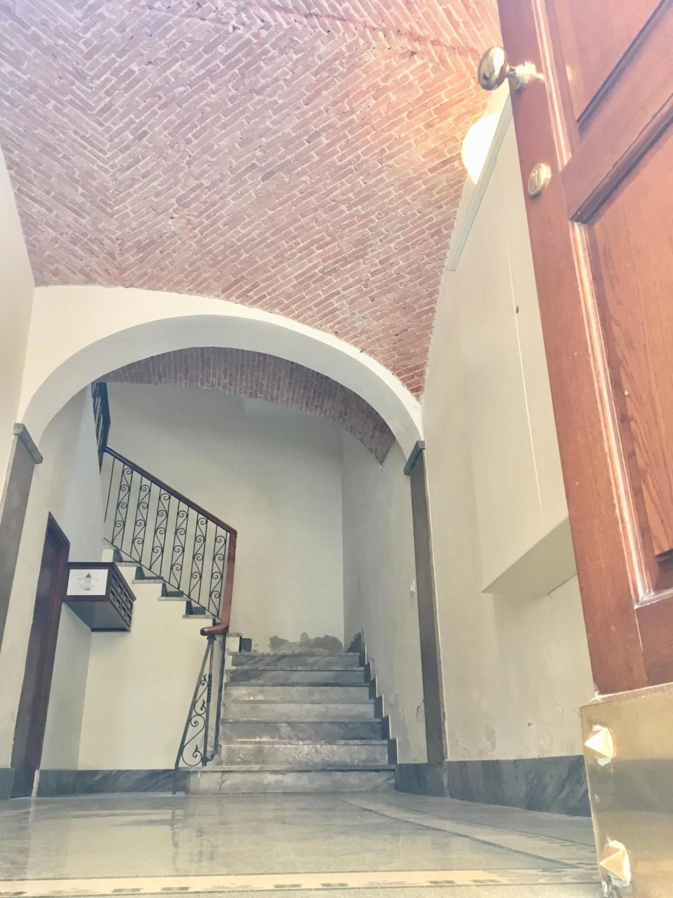 Facade/entrance in Cavallotti 21